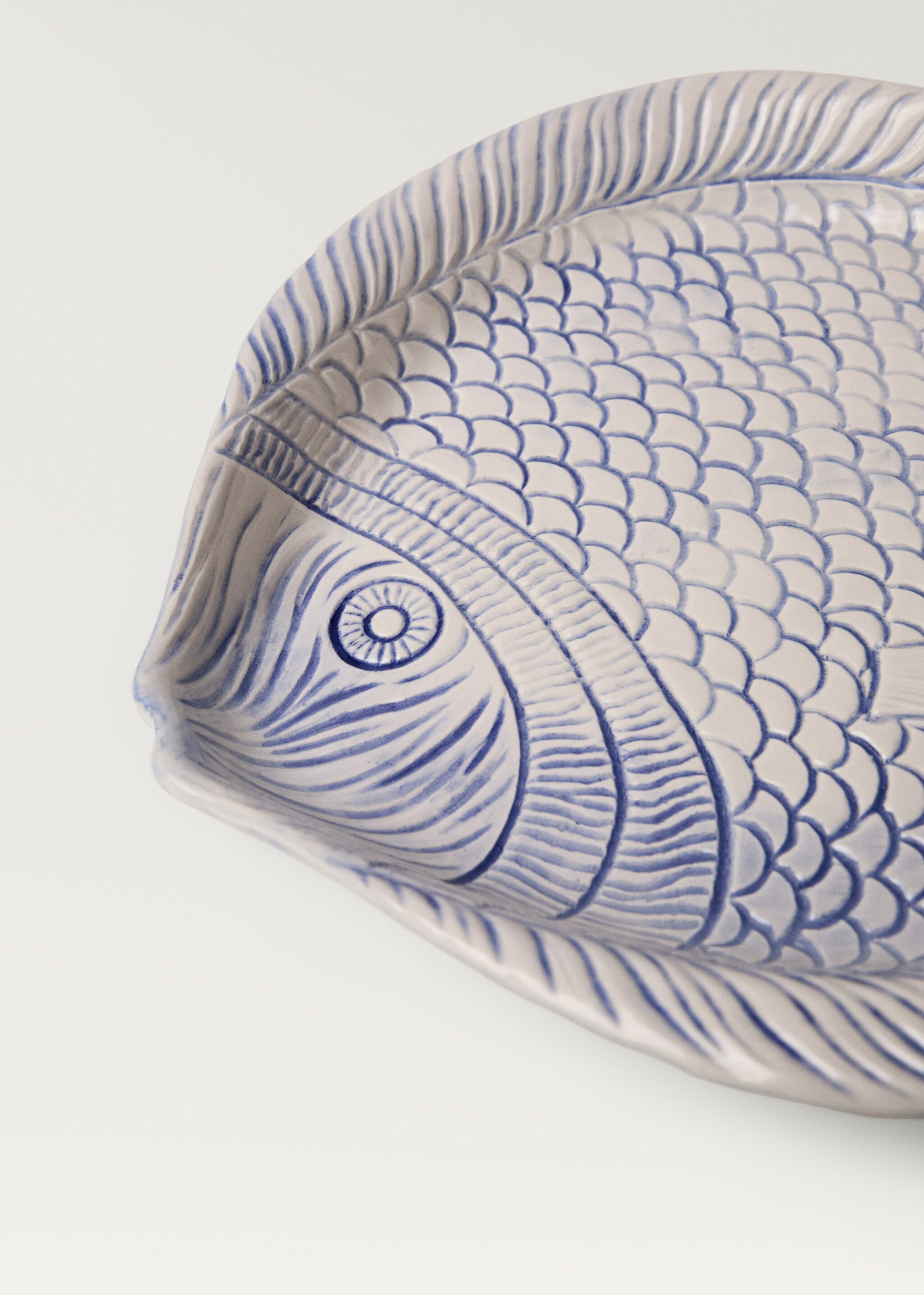 Large stoneware fountain with fish relief - Details of the article 2