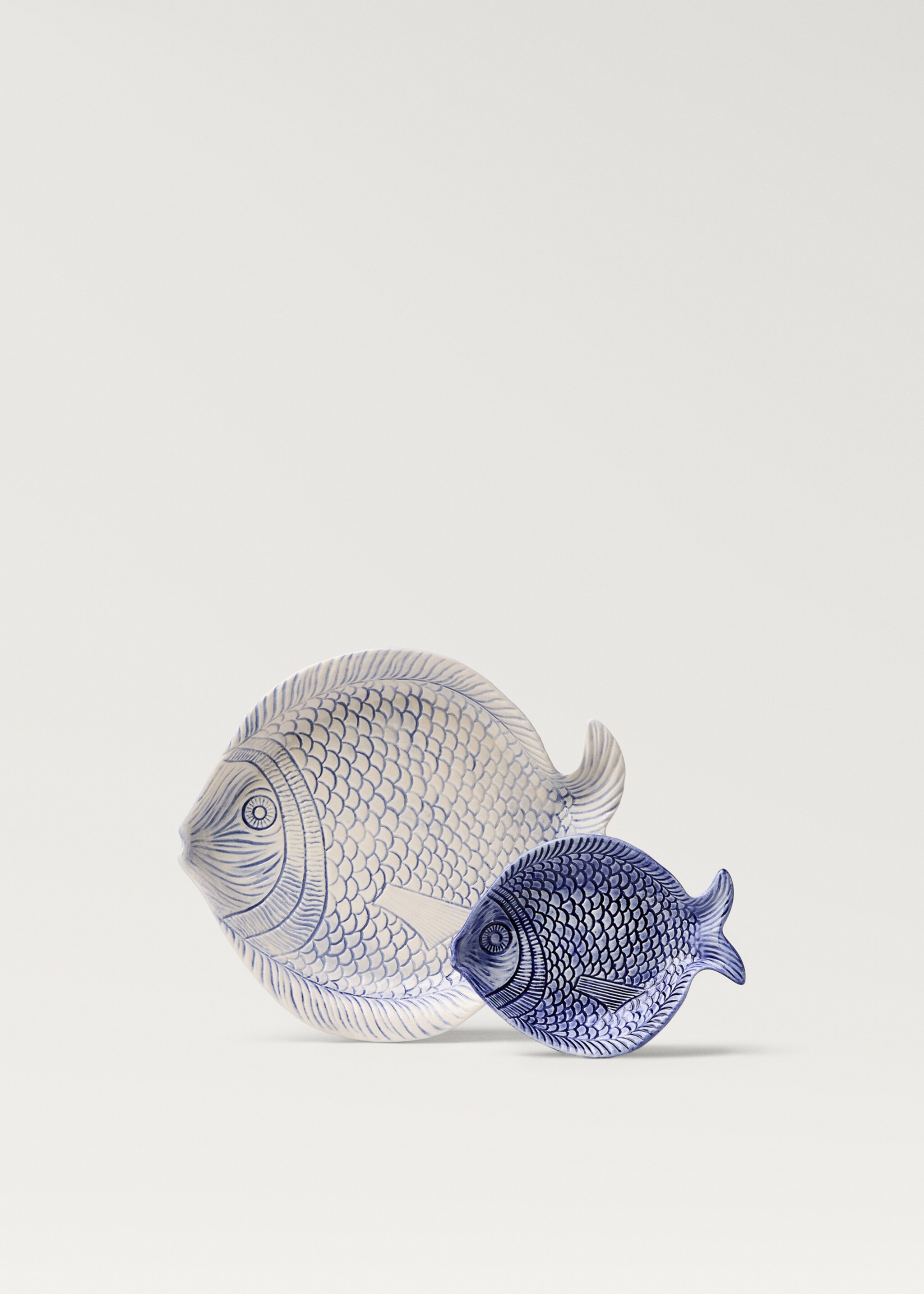 Large stoneware fountain with fish relief - Details of the article 4