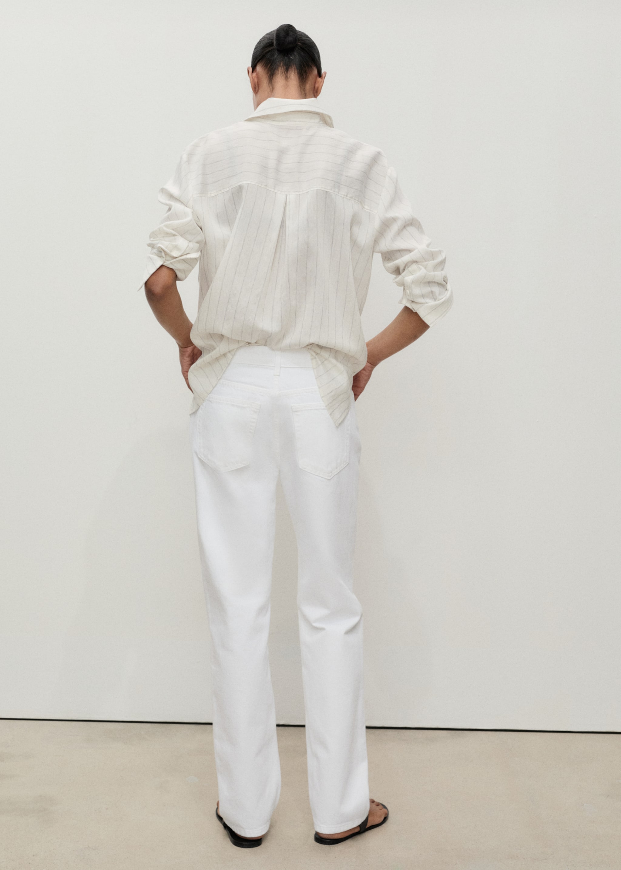 Mid-rise straight jeans - Reverse of the article