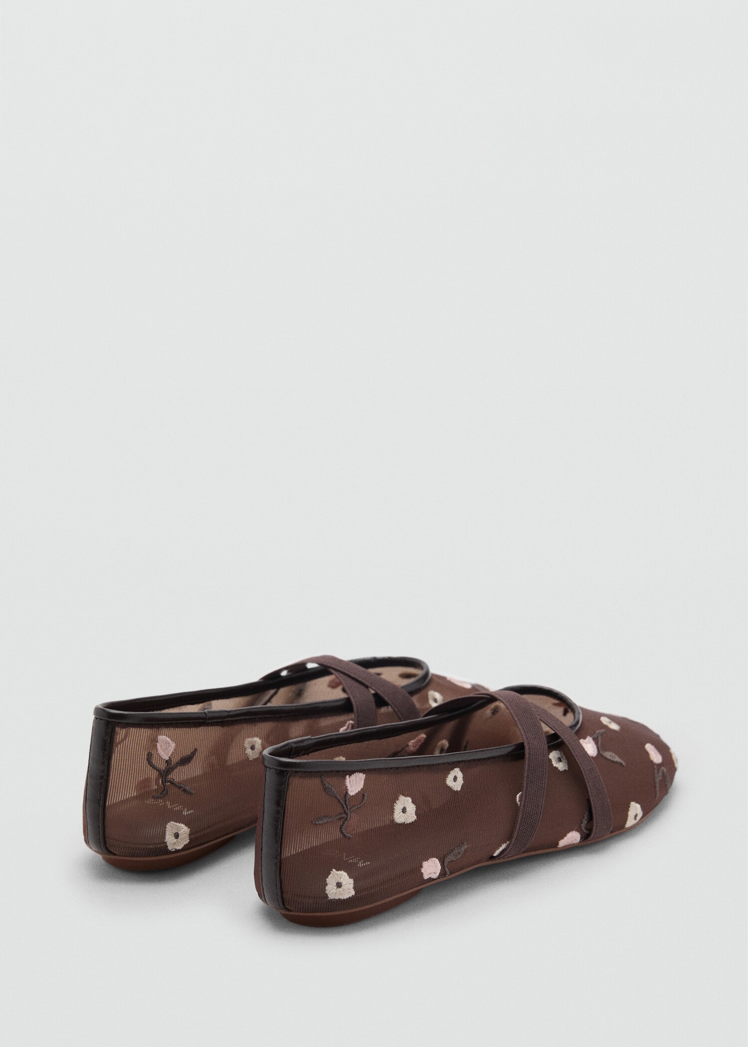 Ballet flats with cross straps with embroidered flowers - Details of the article 1