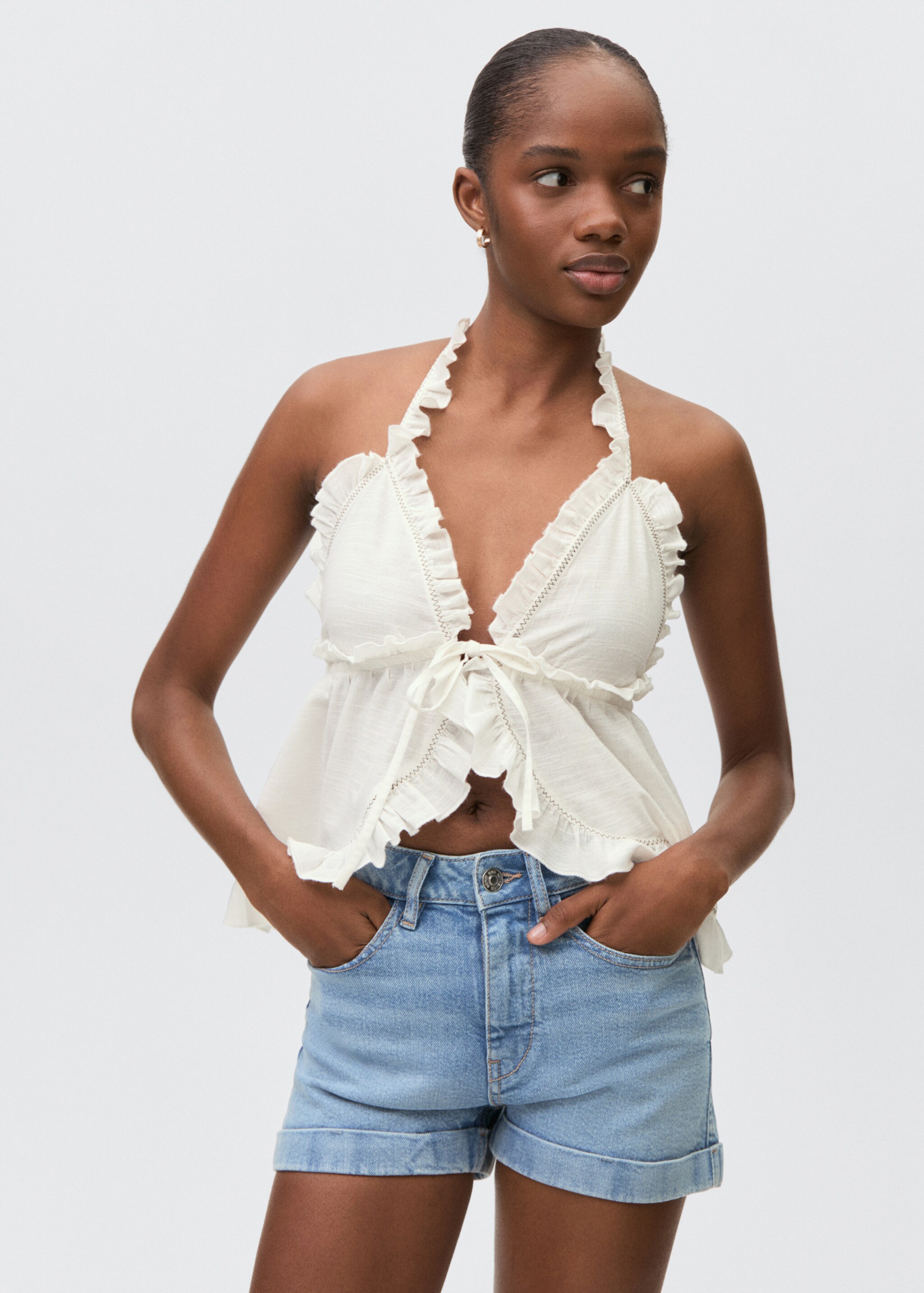 Short en jean à revers - Plan moyen