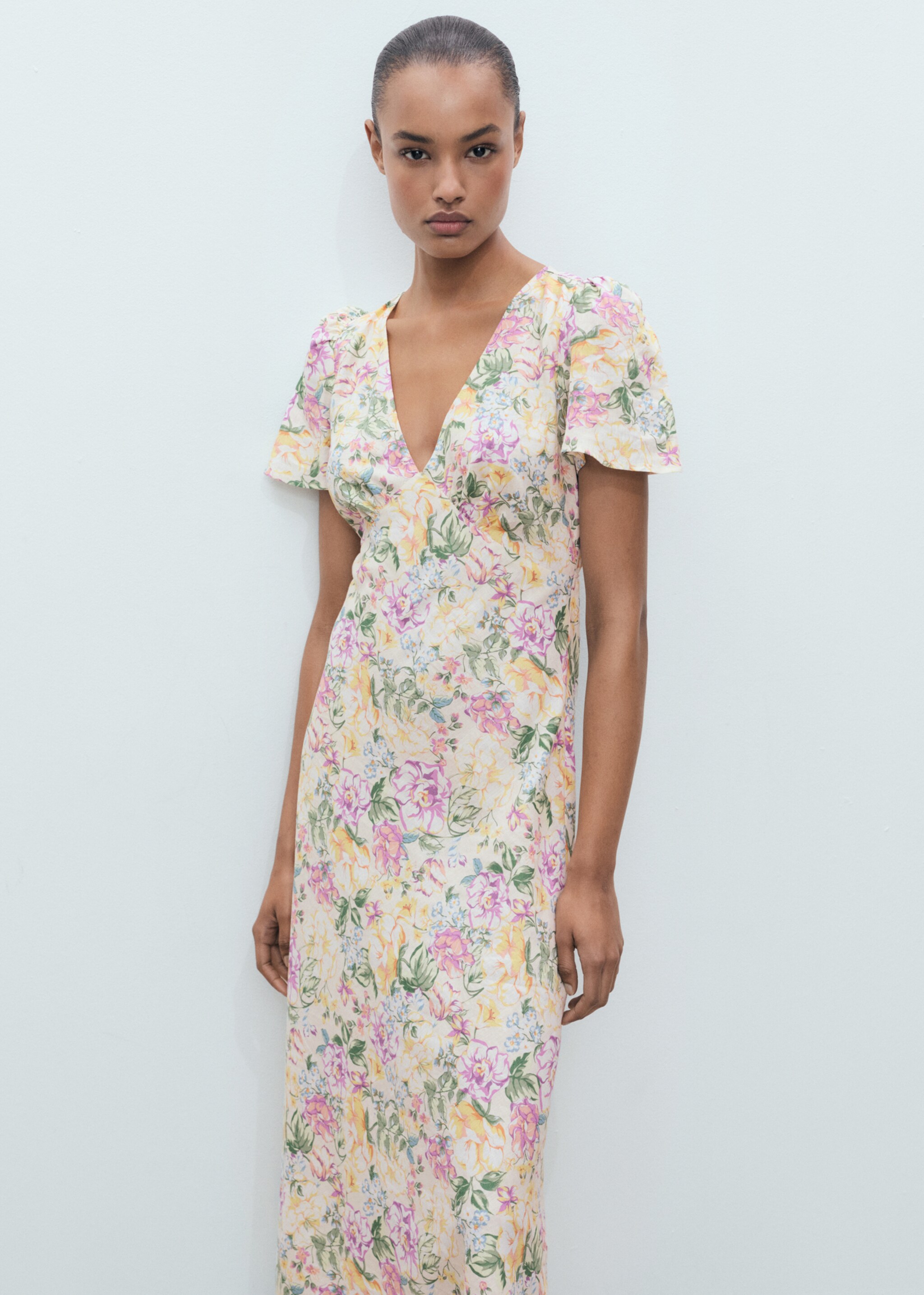 Vestido lino flores - Plano medio