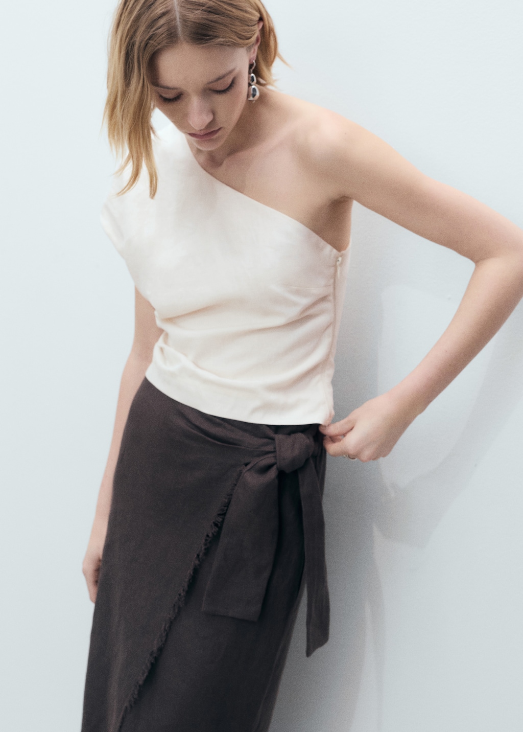 トップス muni Asymmetrical linen top - Women | MANGO USA