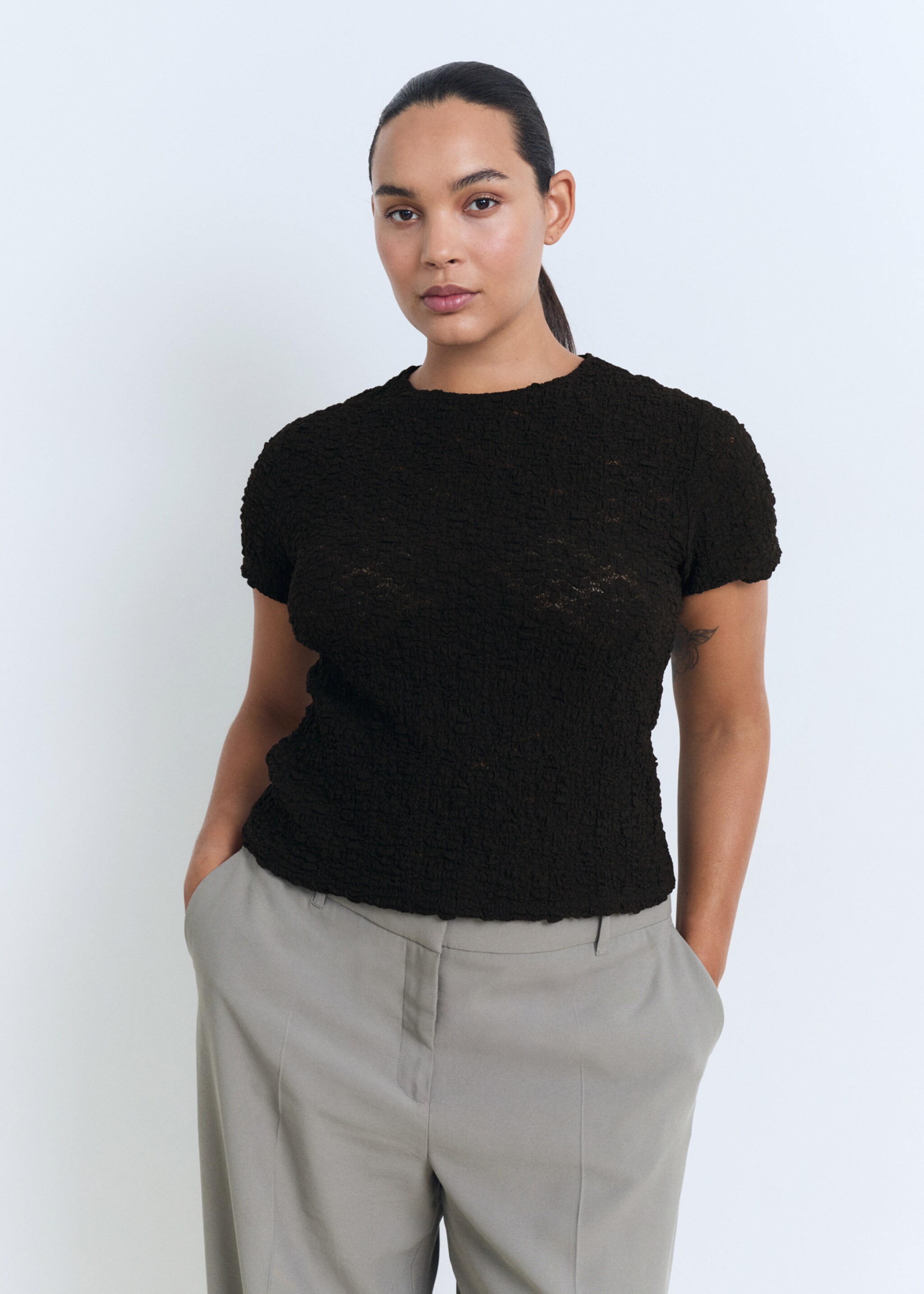 Textured cotton-blend t-shirt - Details of the article 5