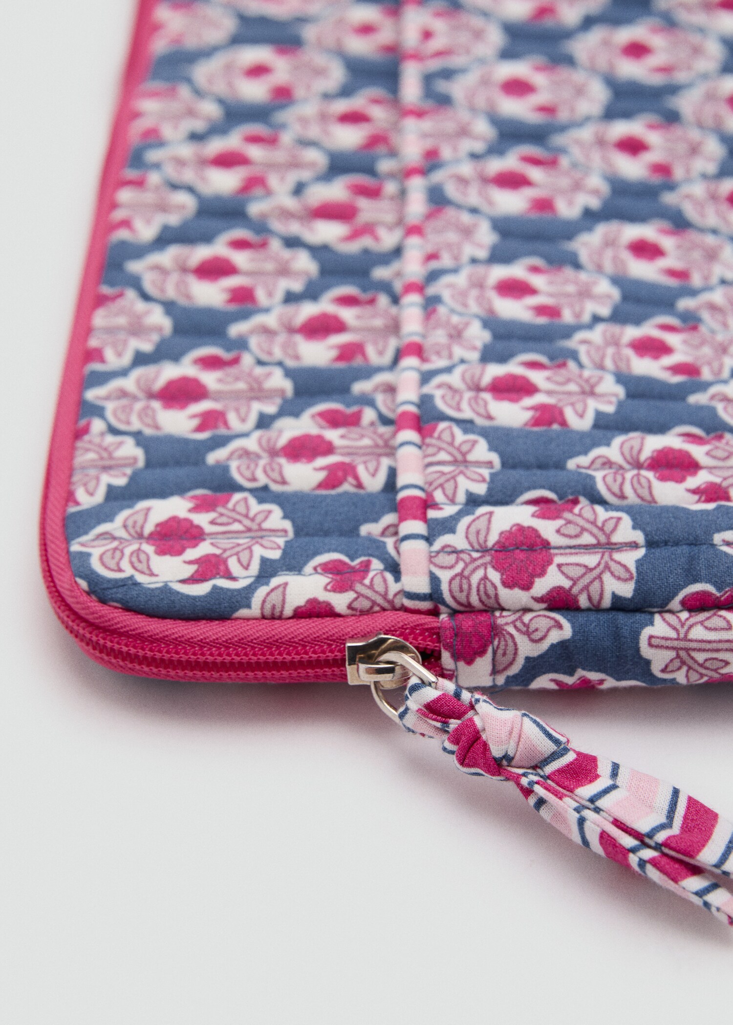 Printed laptop case - Details of the article 1