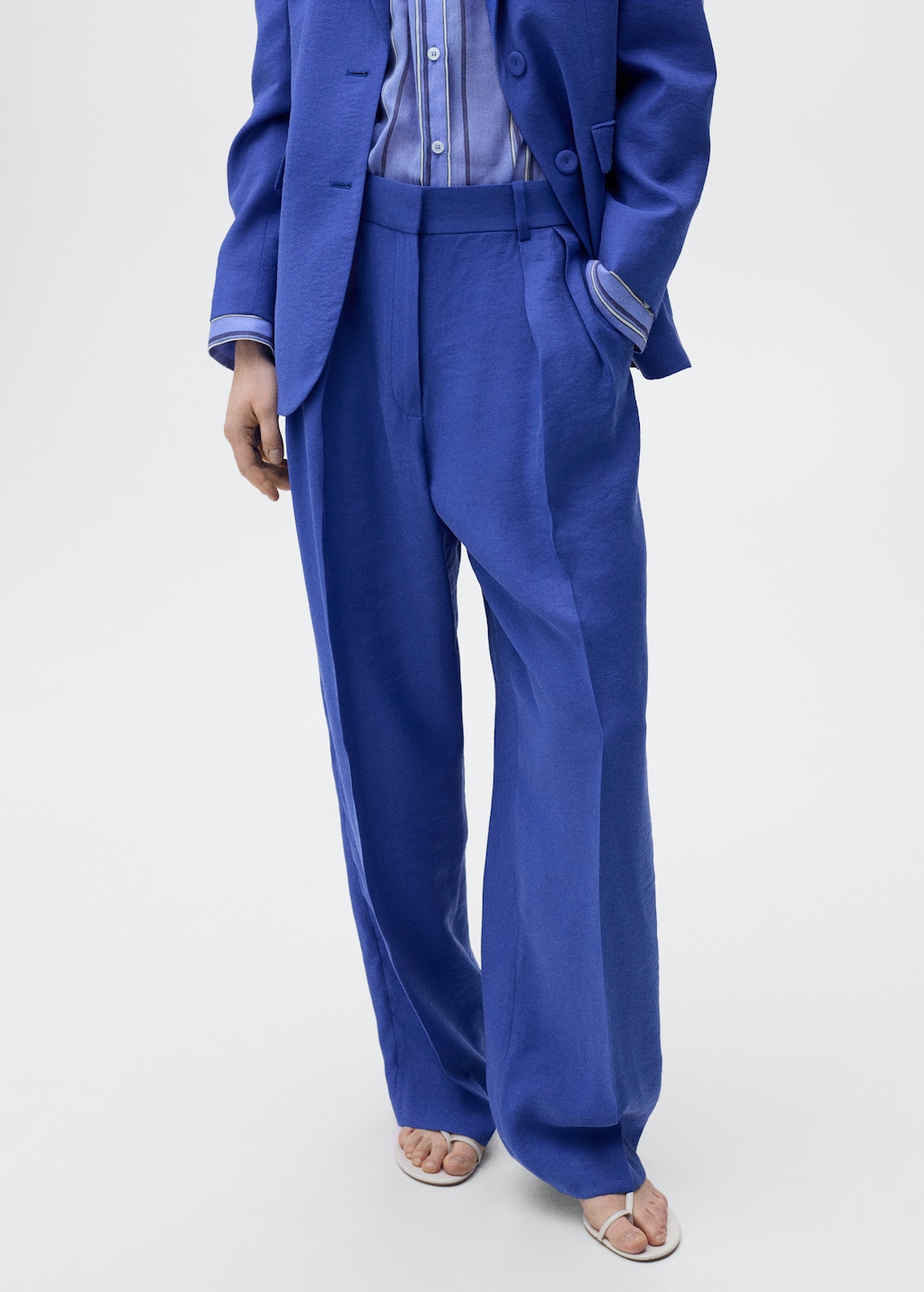 Wide-leg pleated suit pants
