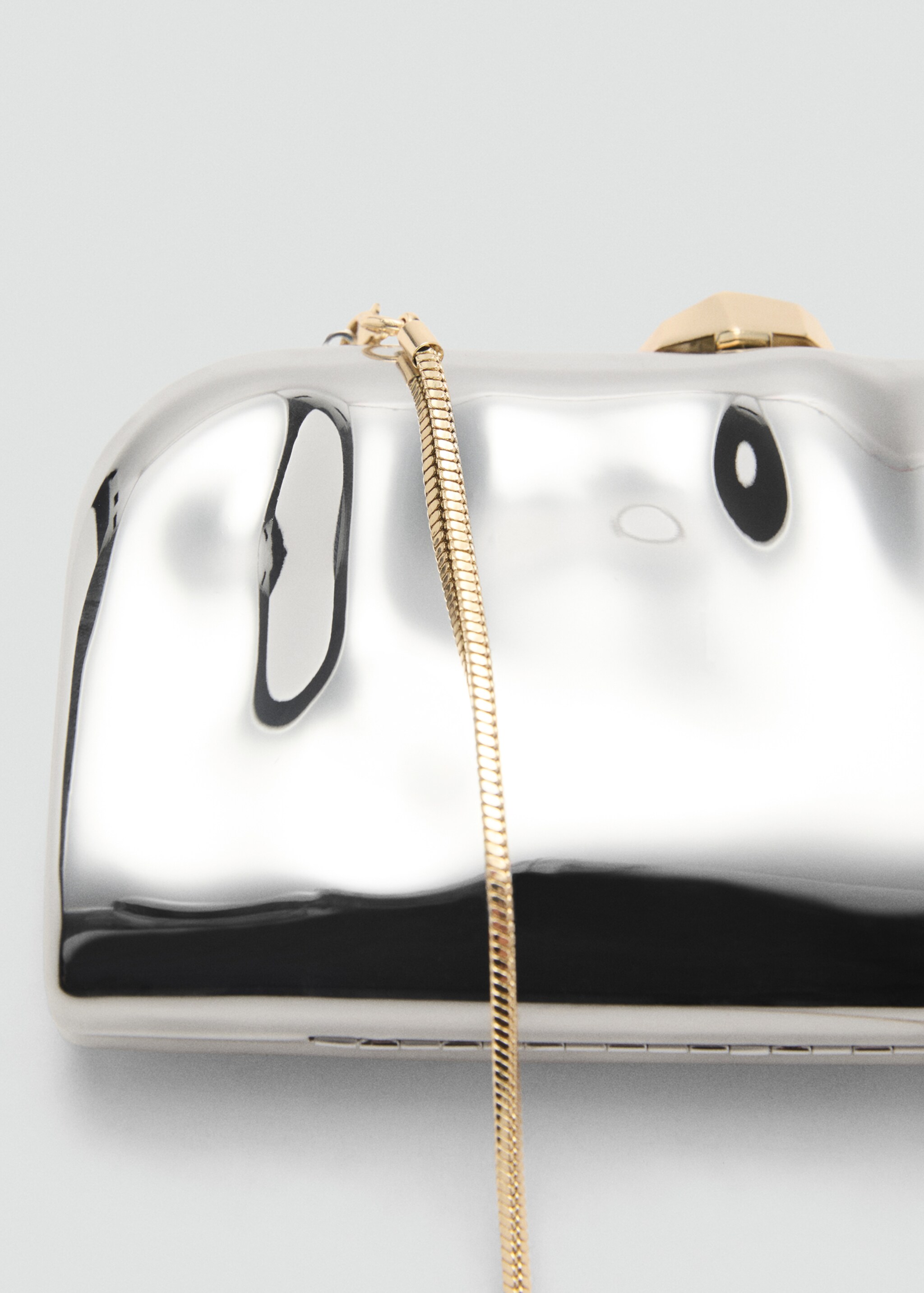 Chain clutch bag - Details of the article 1