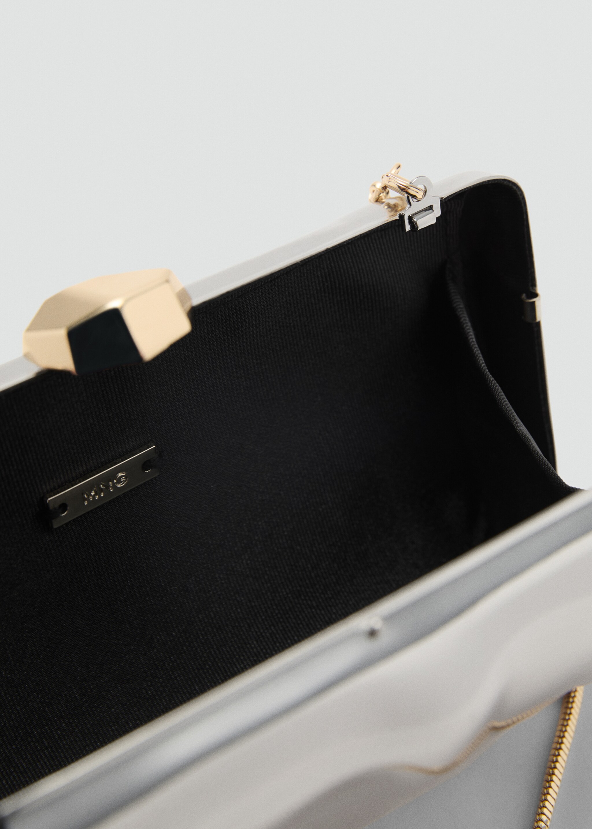 Chain clutch bag - Details of the article 2