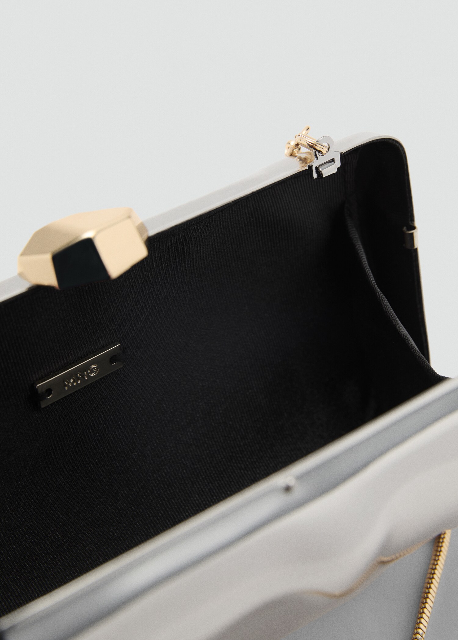 Chain clutch bag - Details of the article 2