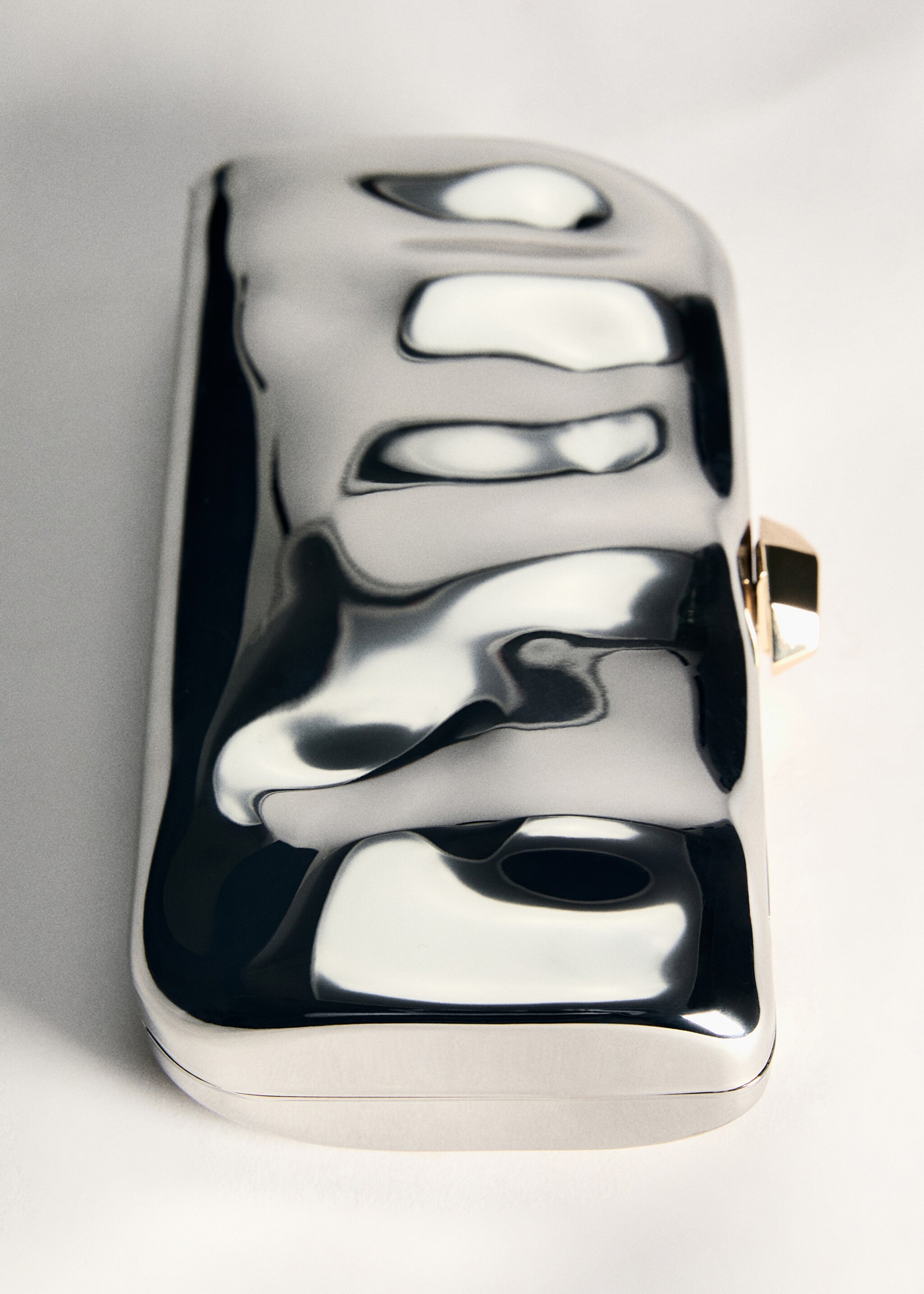 Chain clutch bag - Details of the article 5