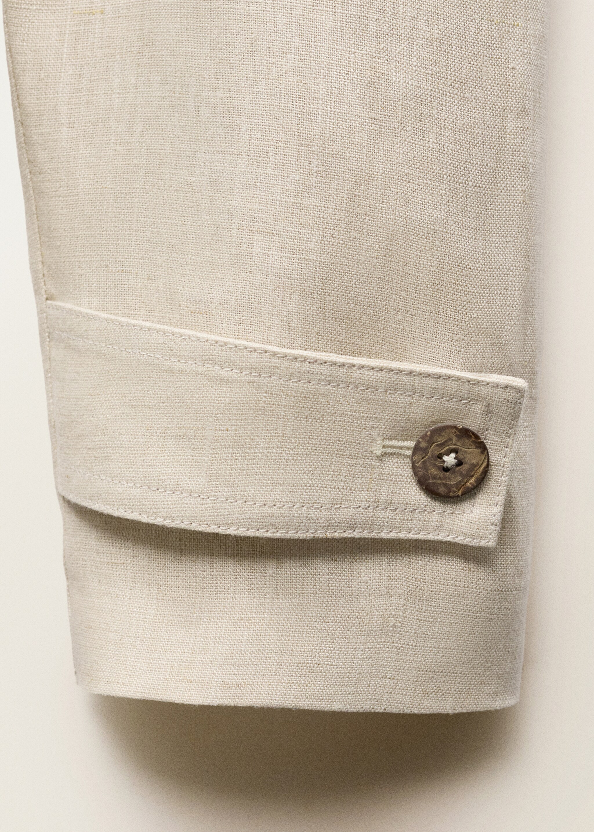 Linen trench coat with pronounced lapels - Details of the article 0