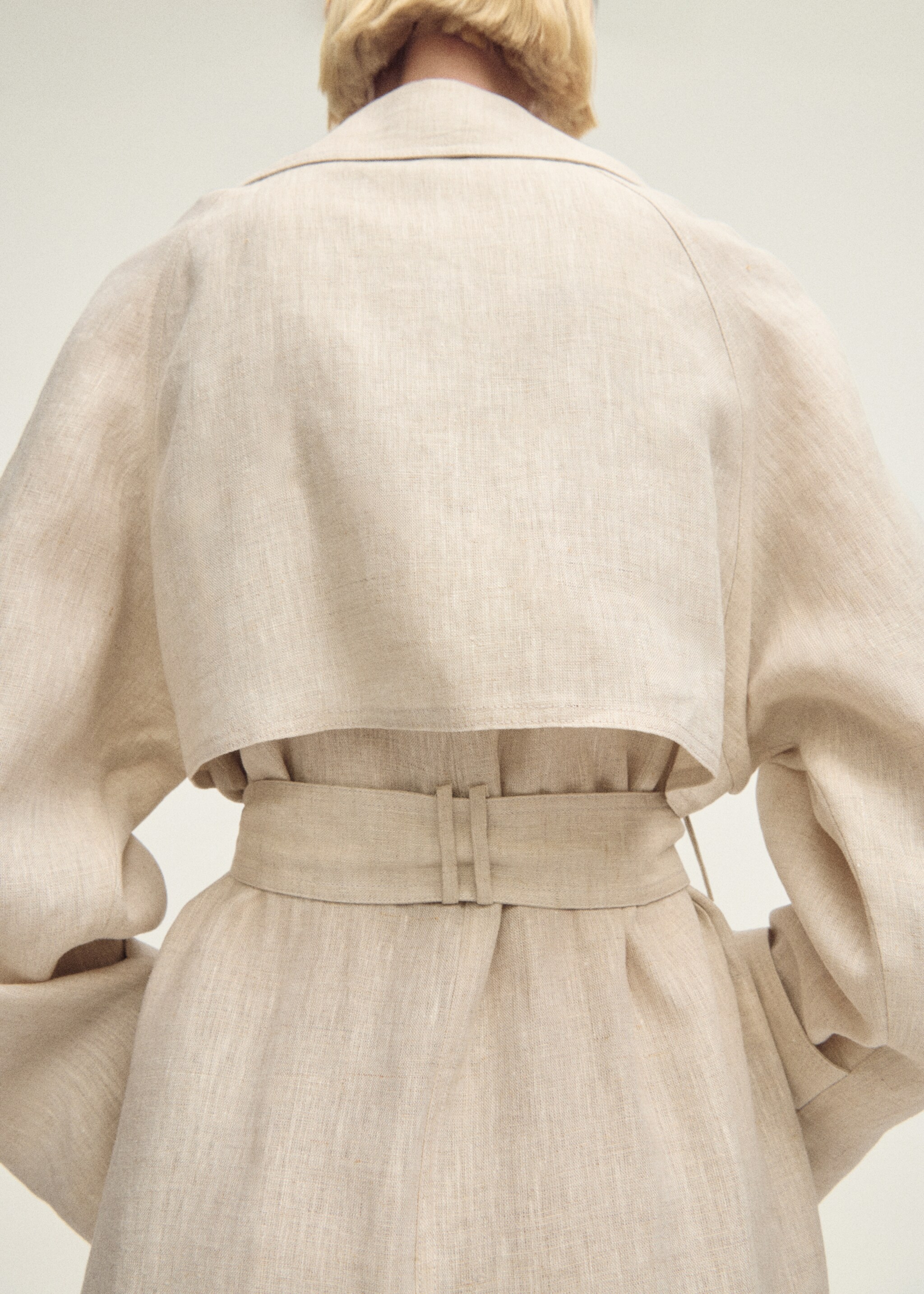 Linen trench coat with pronounced lapels - Details of the article 6