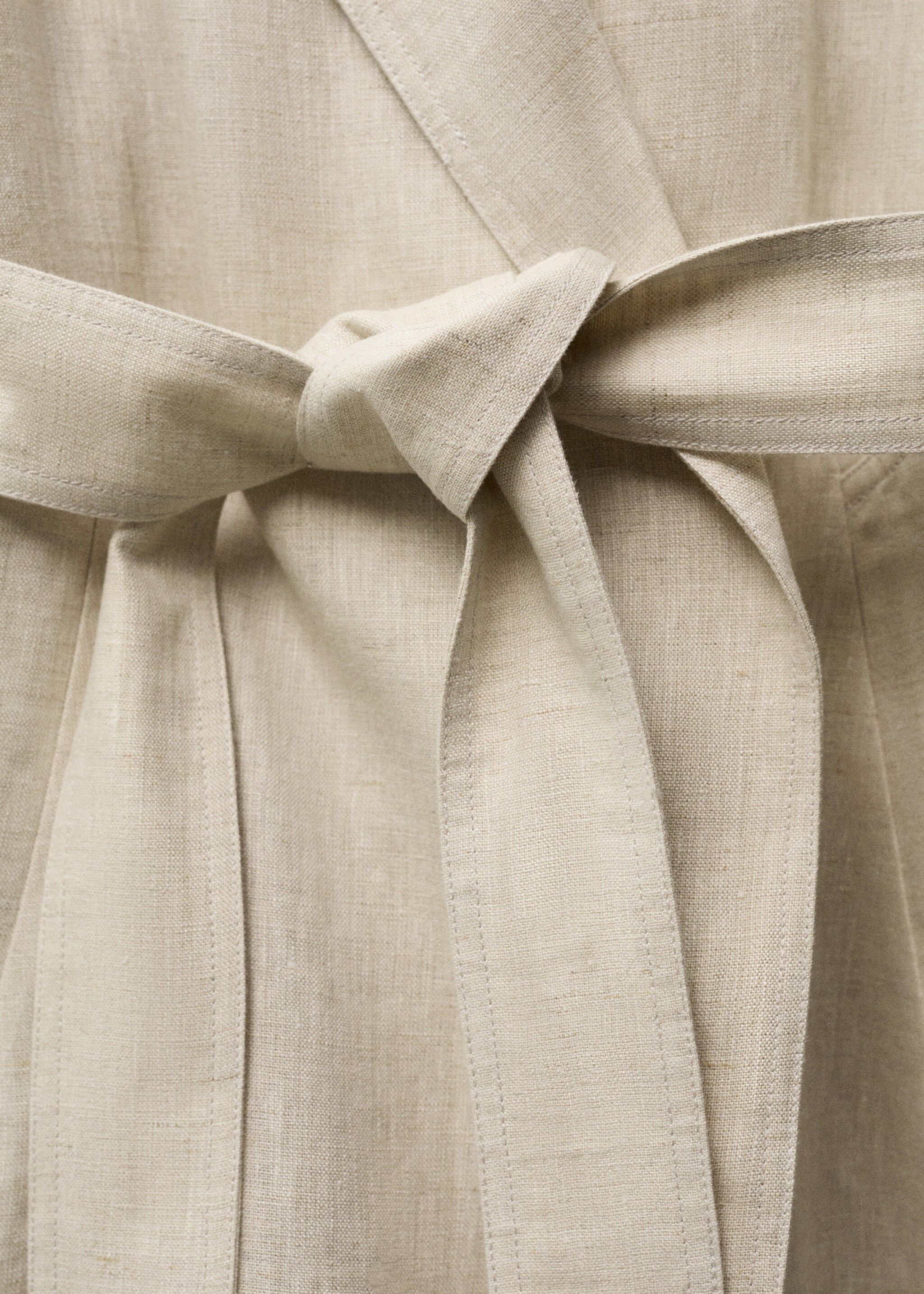 Linen trench coat with pronounced lapels - Details of the article 8