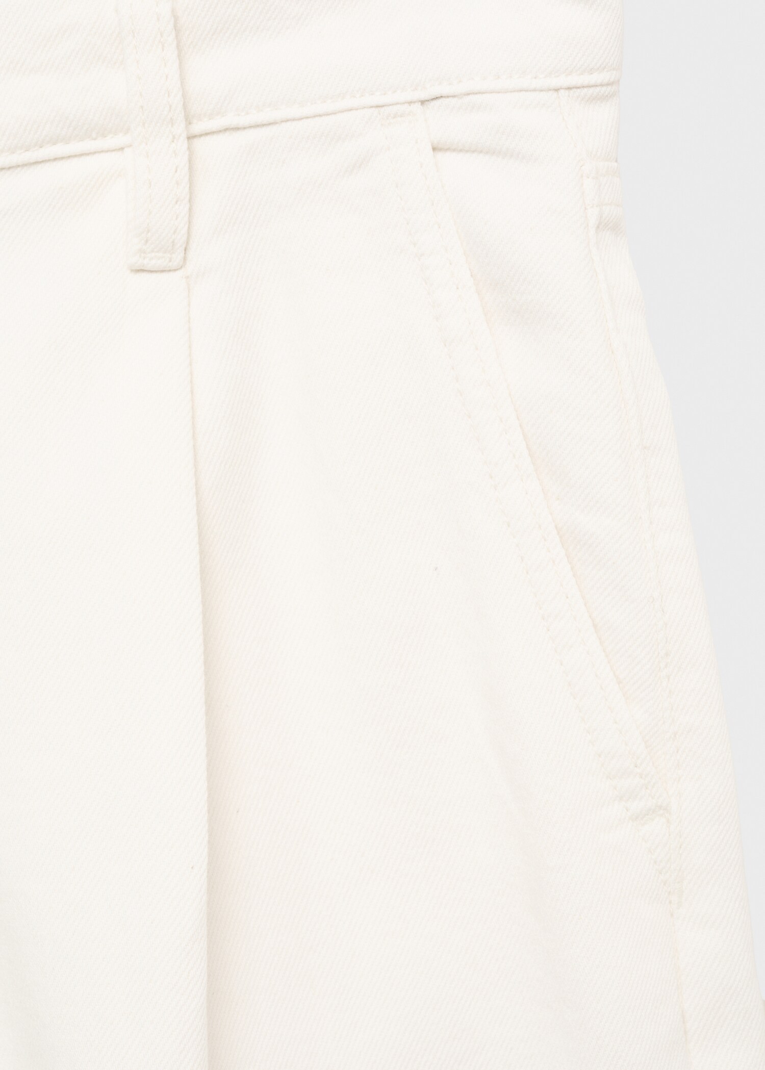 Mid-rise denim bermuda shorts with pleats - Details of the article 0