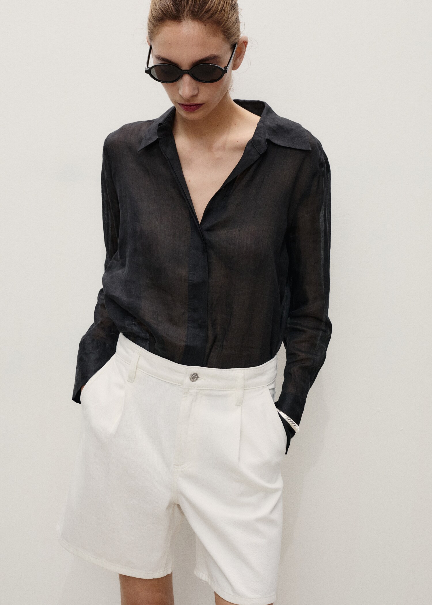 Mid-rise denim bermuda shorts with pleats - Details of the article 2