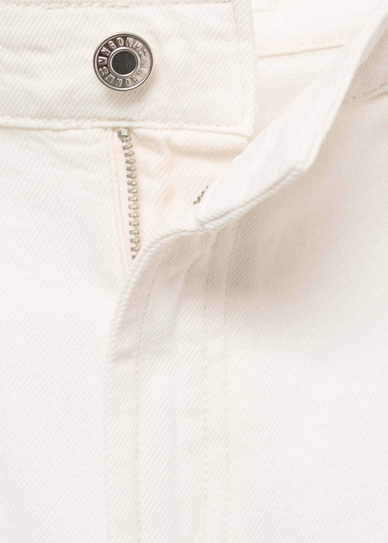 Mid-rise denim bermuda shorts with pleats - Details of the article 8