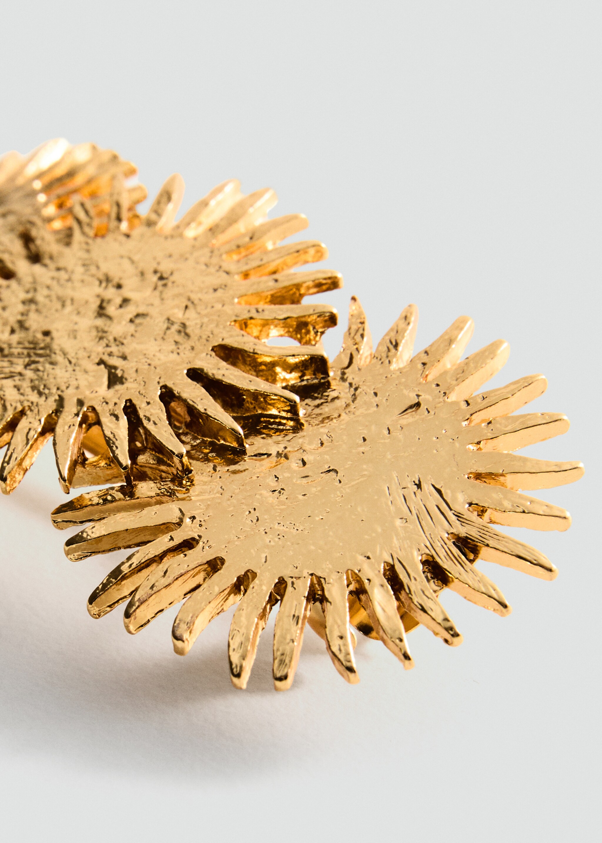 Metal sun design pin - Details of the article 1