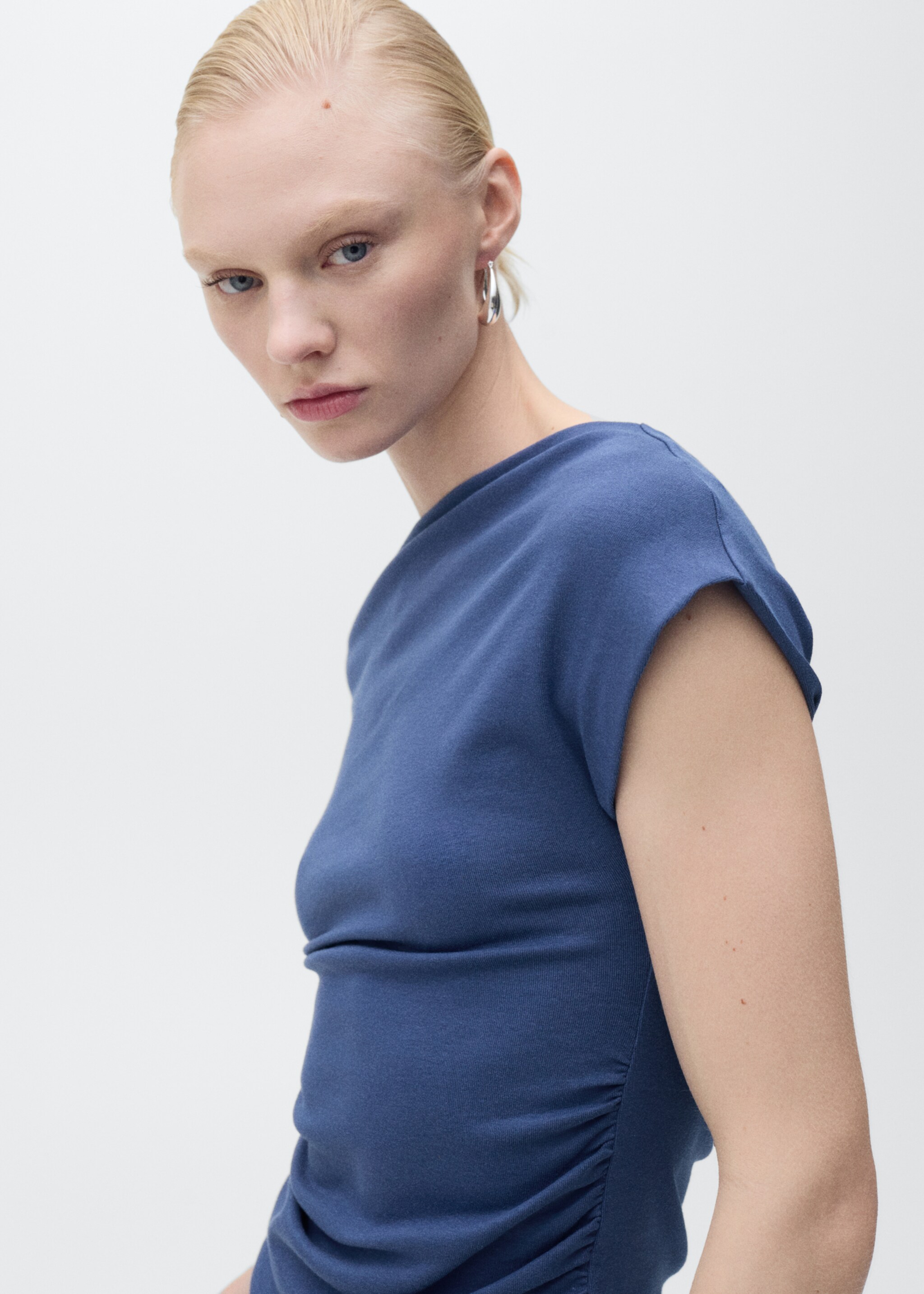 Top asymétrique drapé - Plan moyen