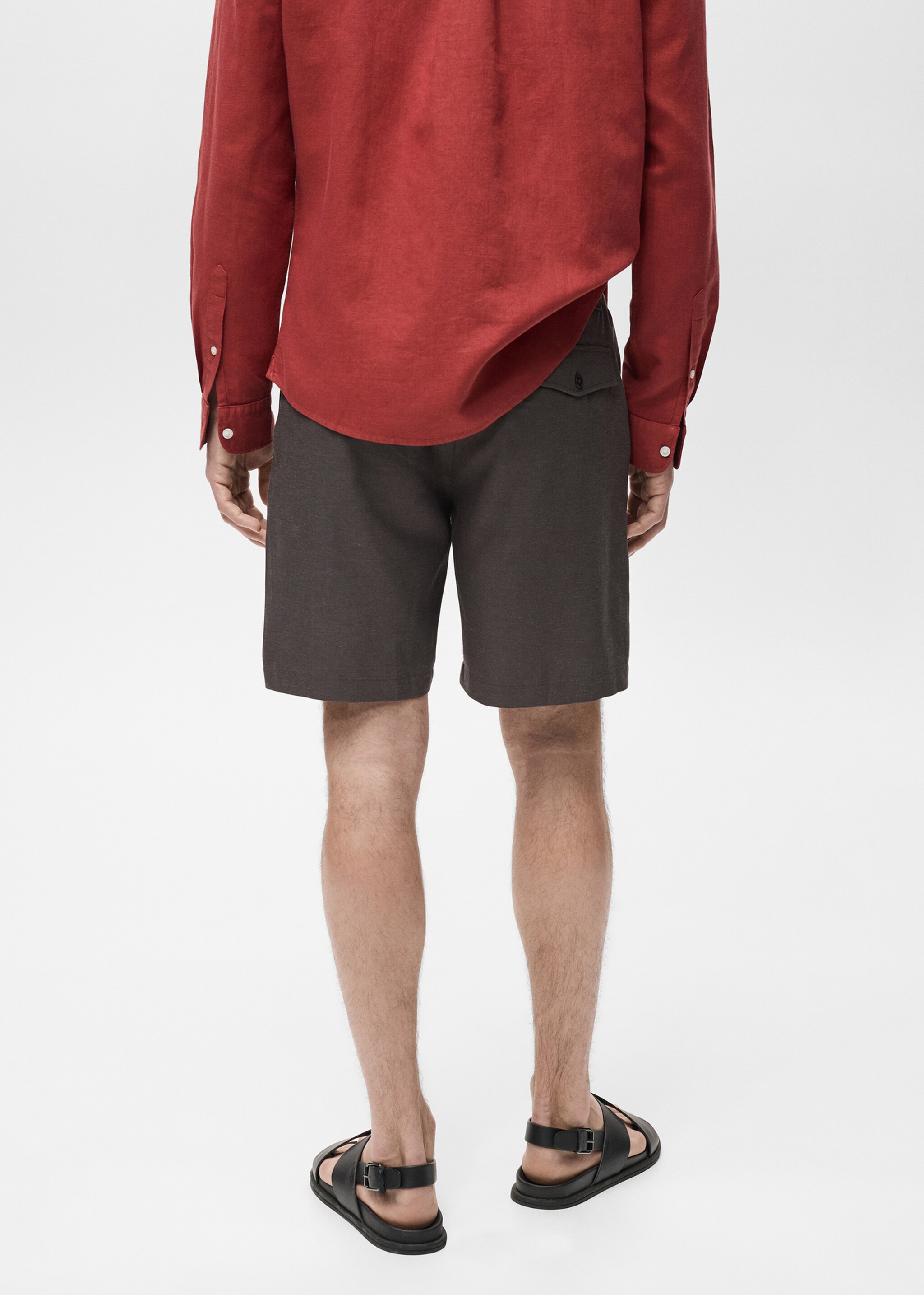 Raka, böljande bermudashorts - Artikelns baksida