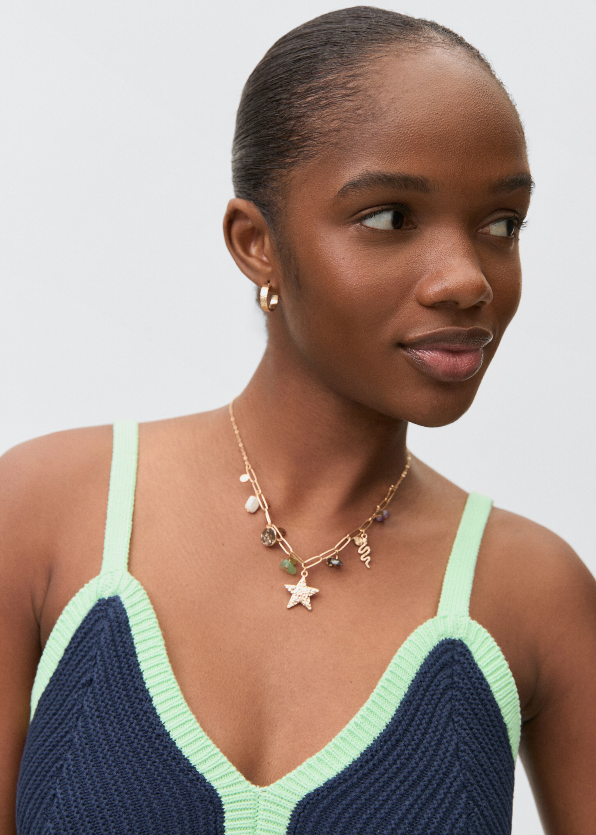 Contrasting crochet top - Details of the article 1