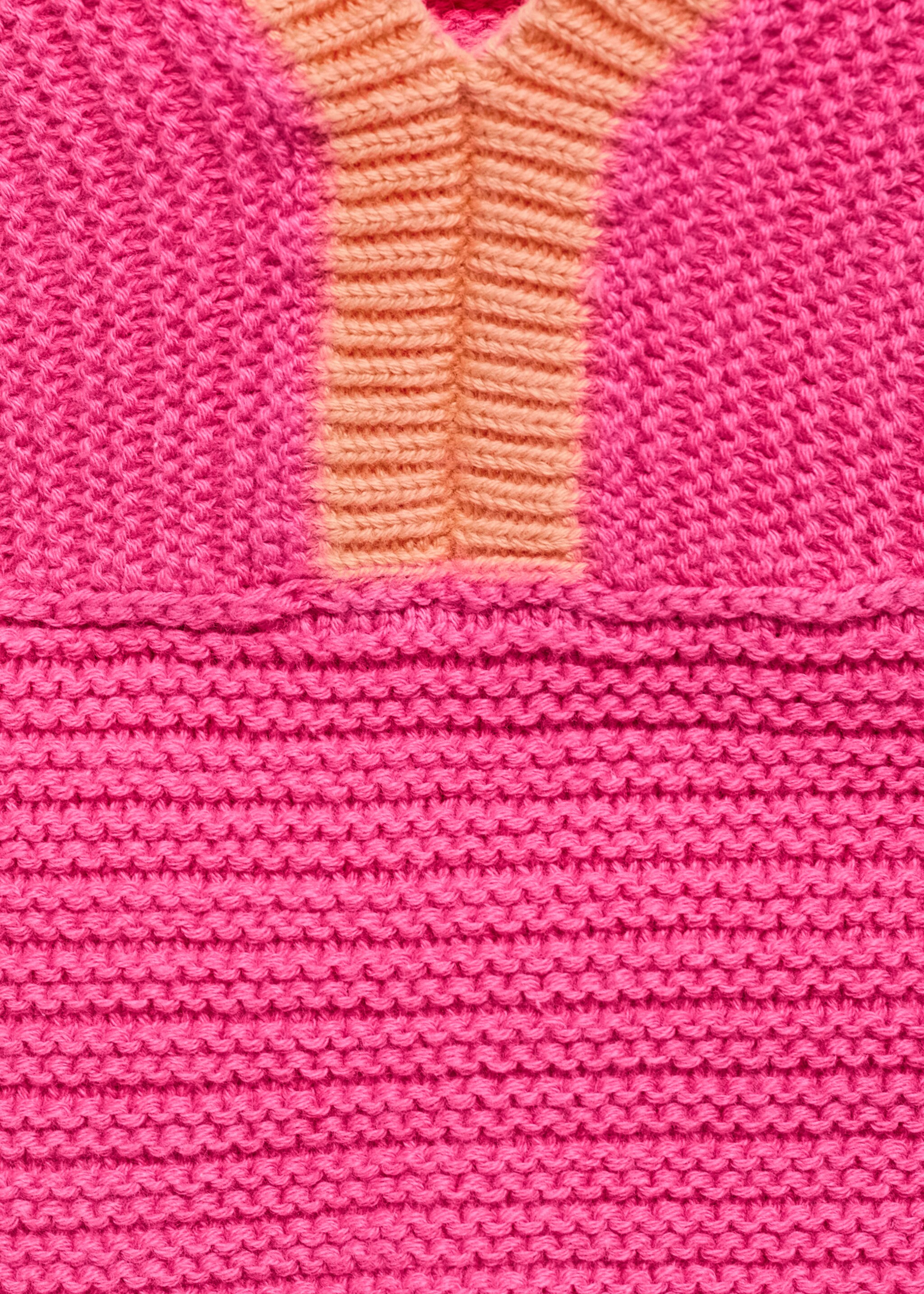Contrasting crochet top - Details of the article 0