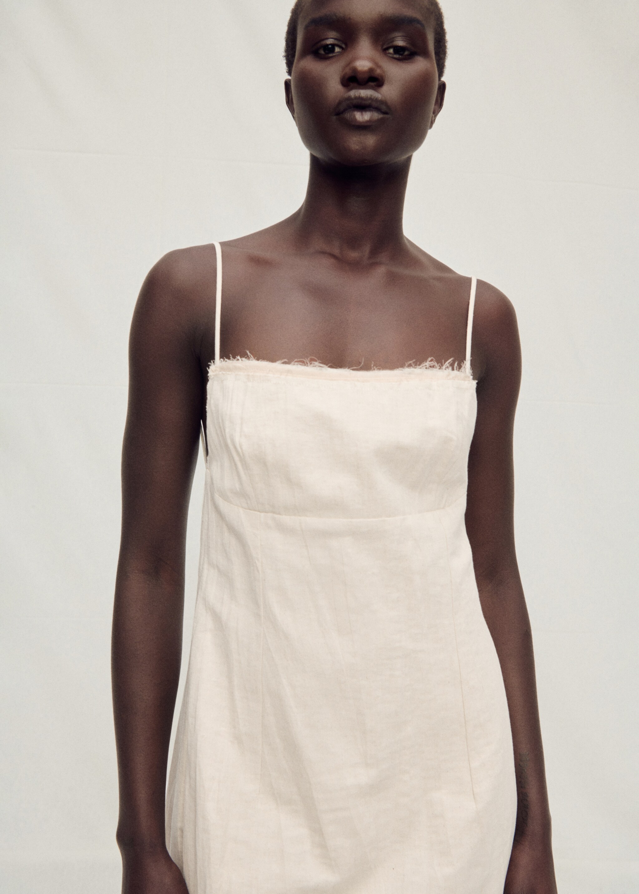 Cotton dress with frayed neckline - Medium plane