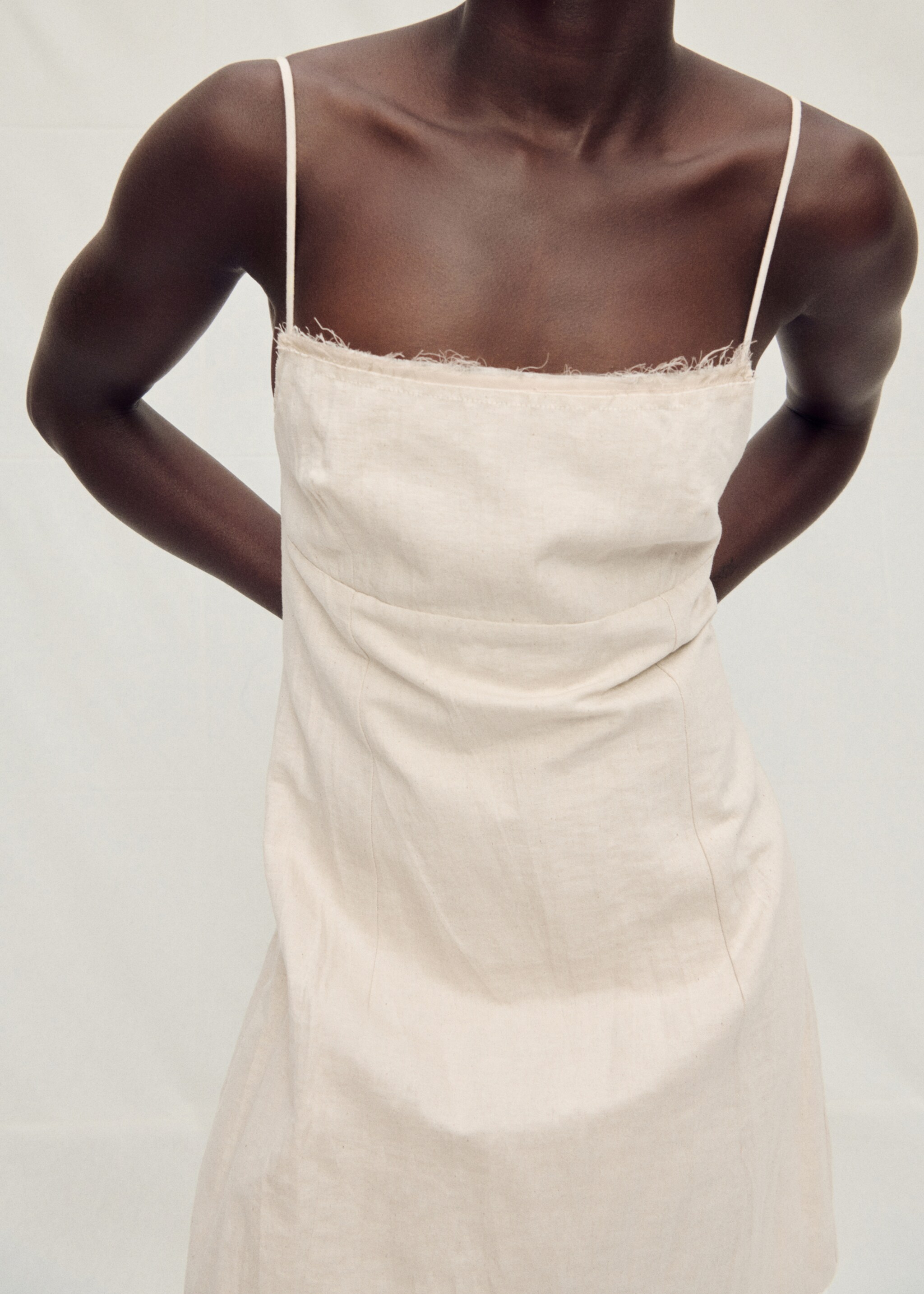 Cotton dress with frayed neckline - Details of the article 6