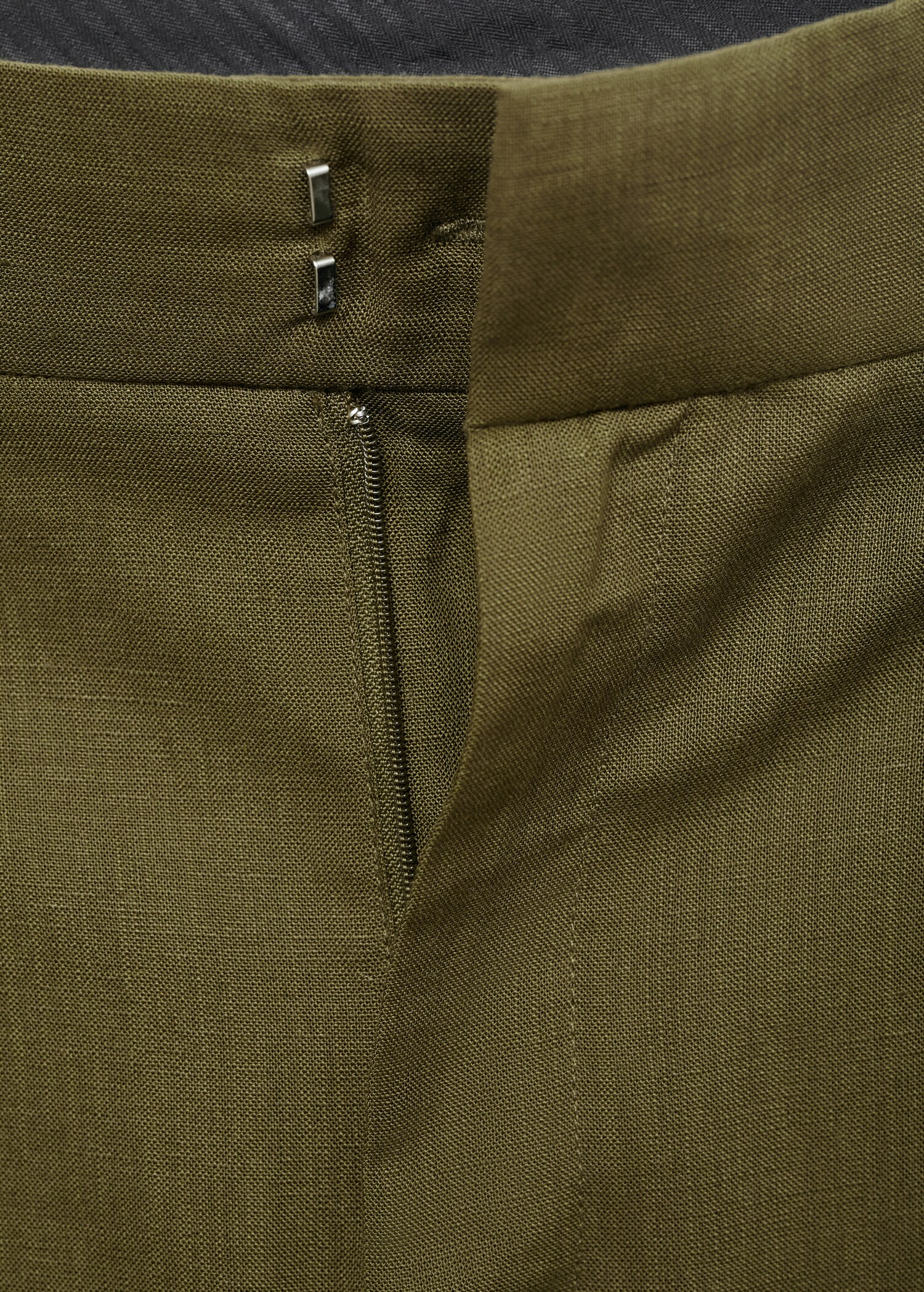 Linen-blend pleated trousers - Details of the article 0