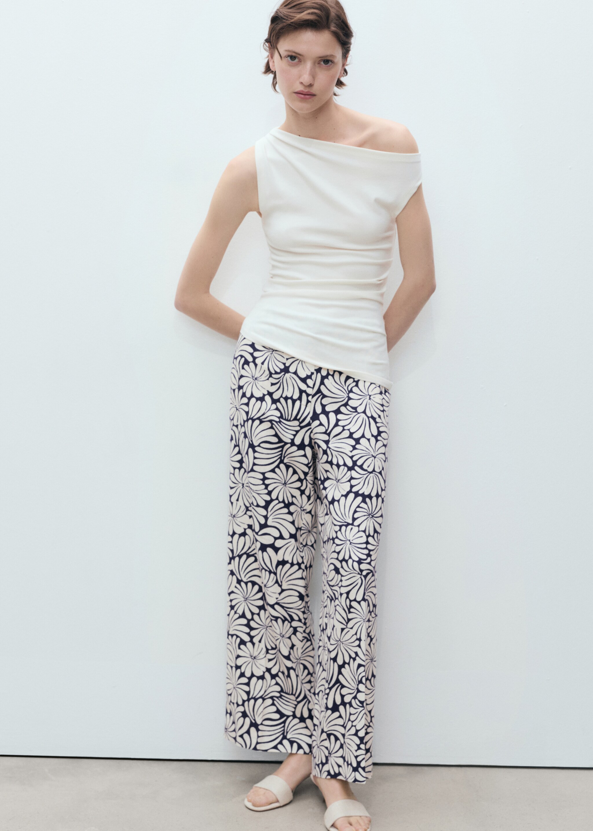 Floral linen trousers - Details of the article 2
