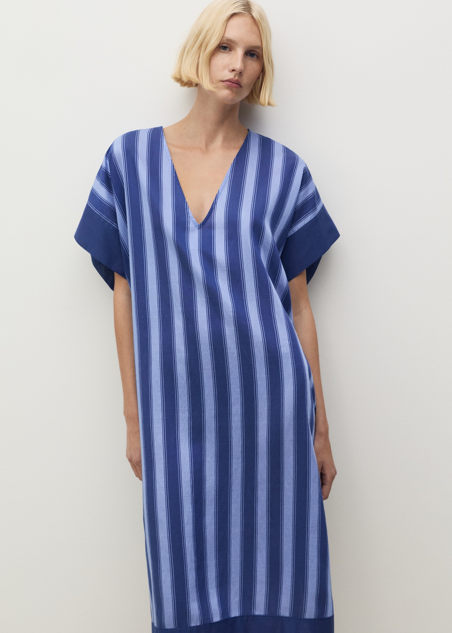 Caftan en lyocell à rayures tissu bicolore - Plan moyen