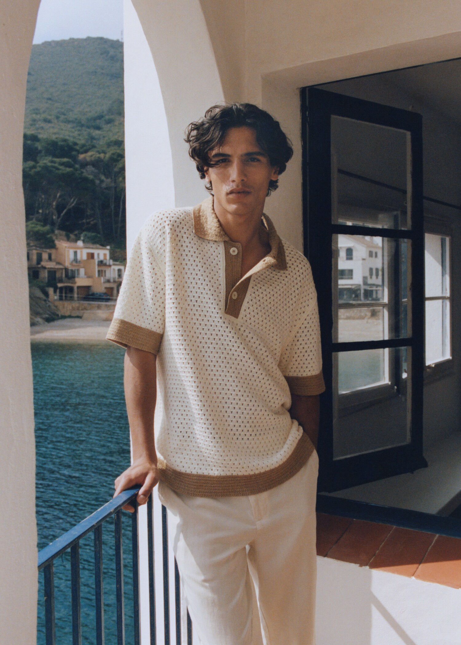 Openwork knitted polo shirt with contrasting details - Details of the article 3