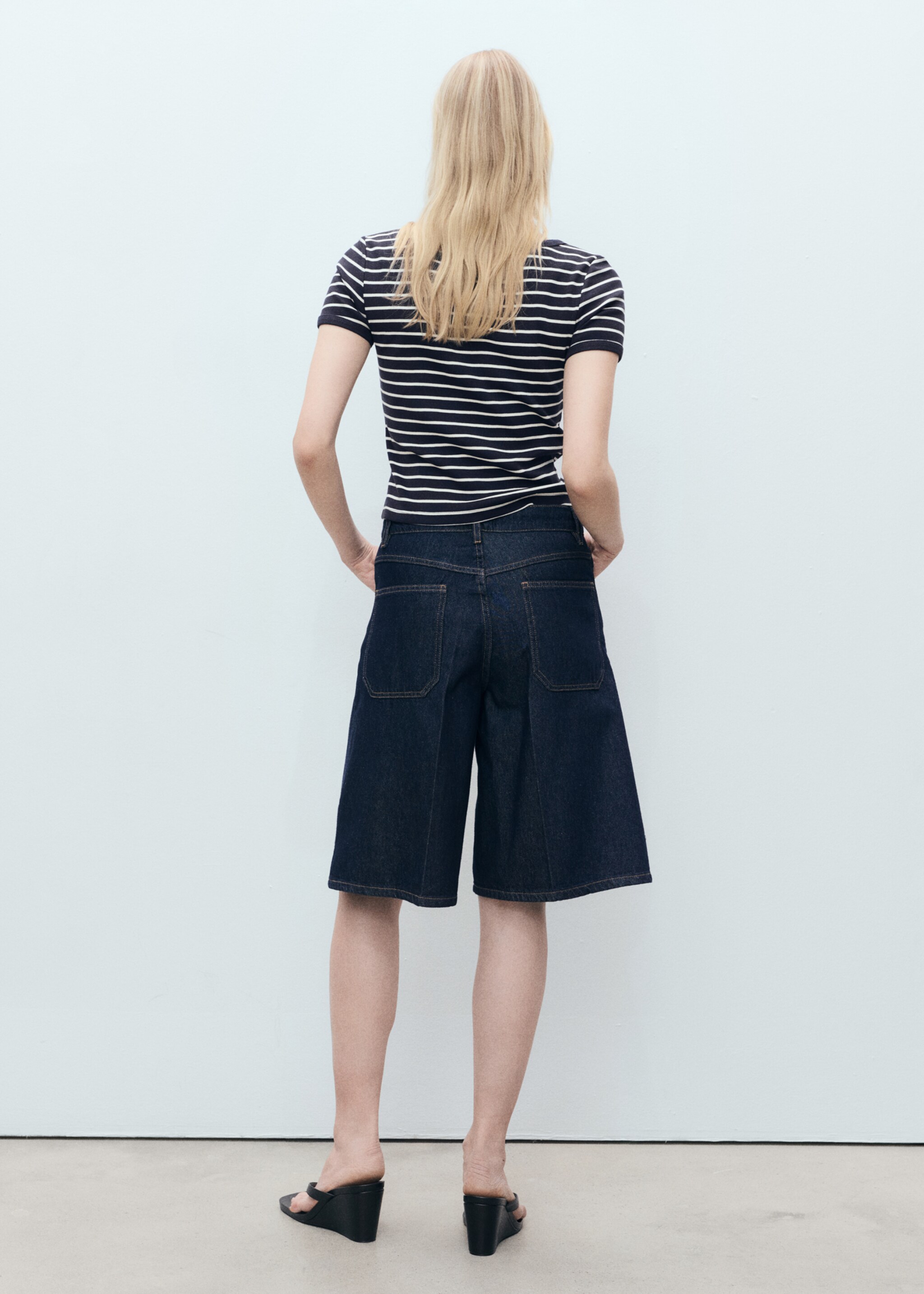 Striped cotton T-shirt with low neckline - Reverse of the article