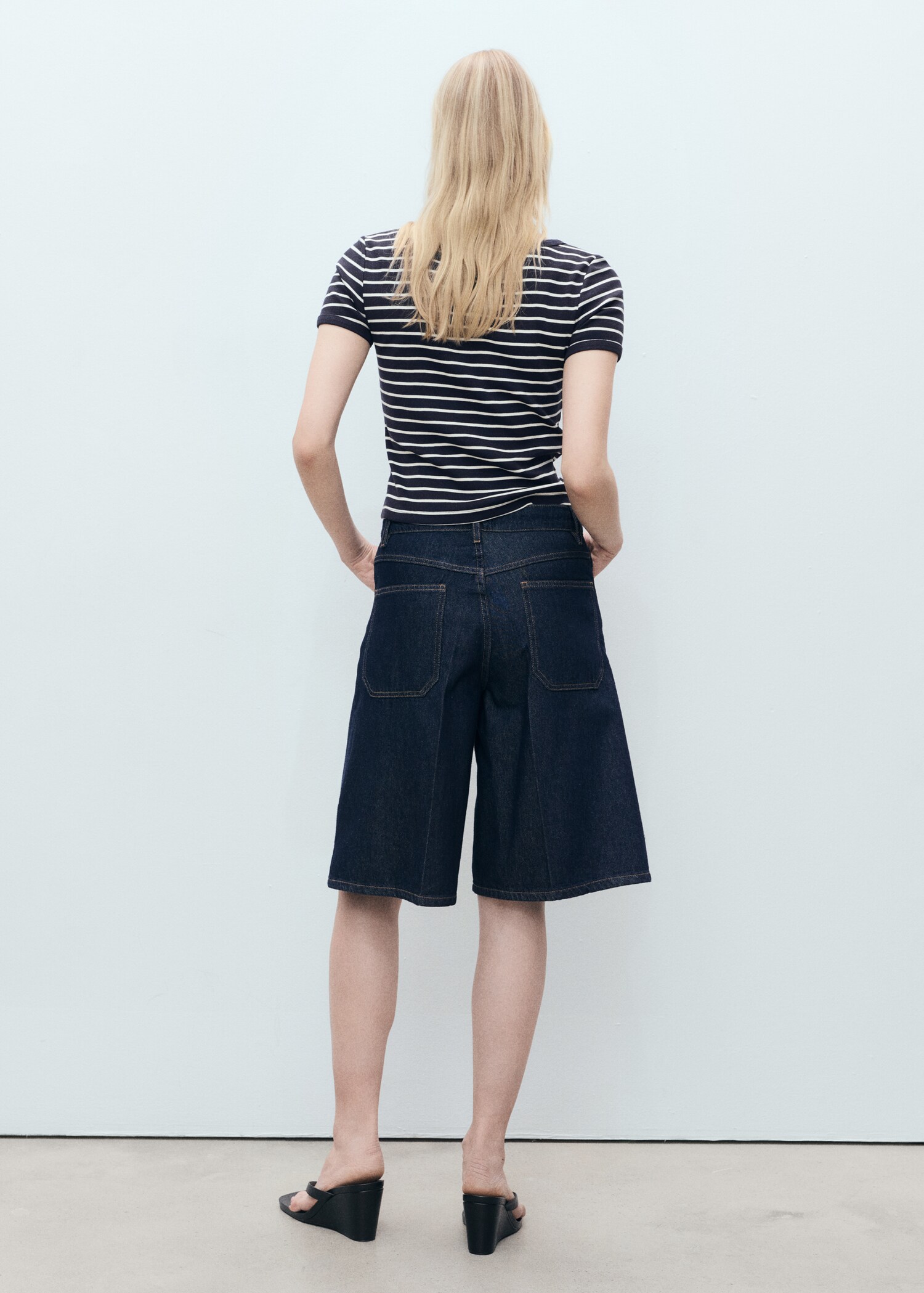 Striped cotton T-shirt with low neckline - Reverse of the article