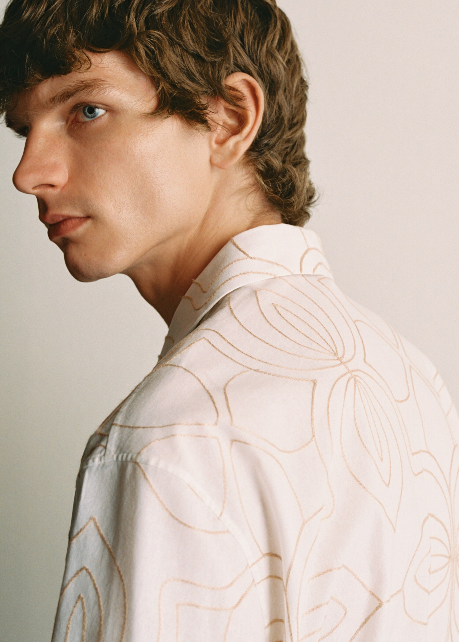 Shirt with embroidered bowling collar - Details of the article 5