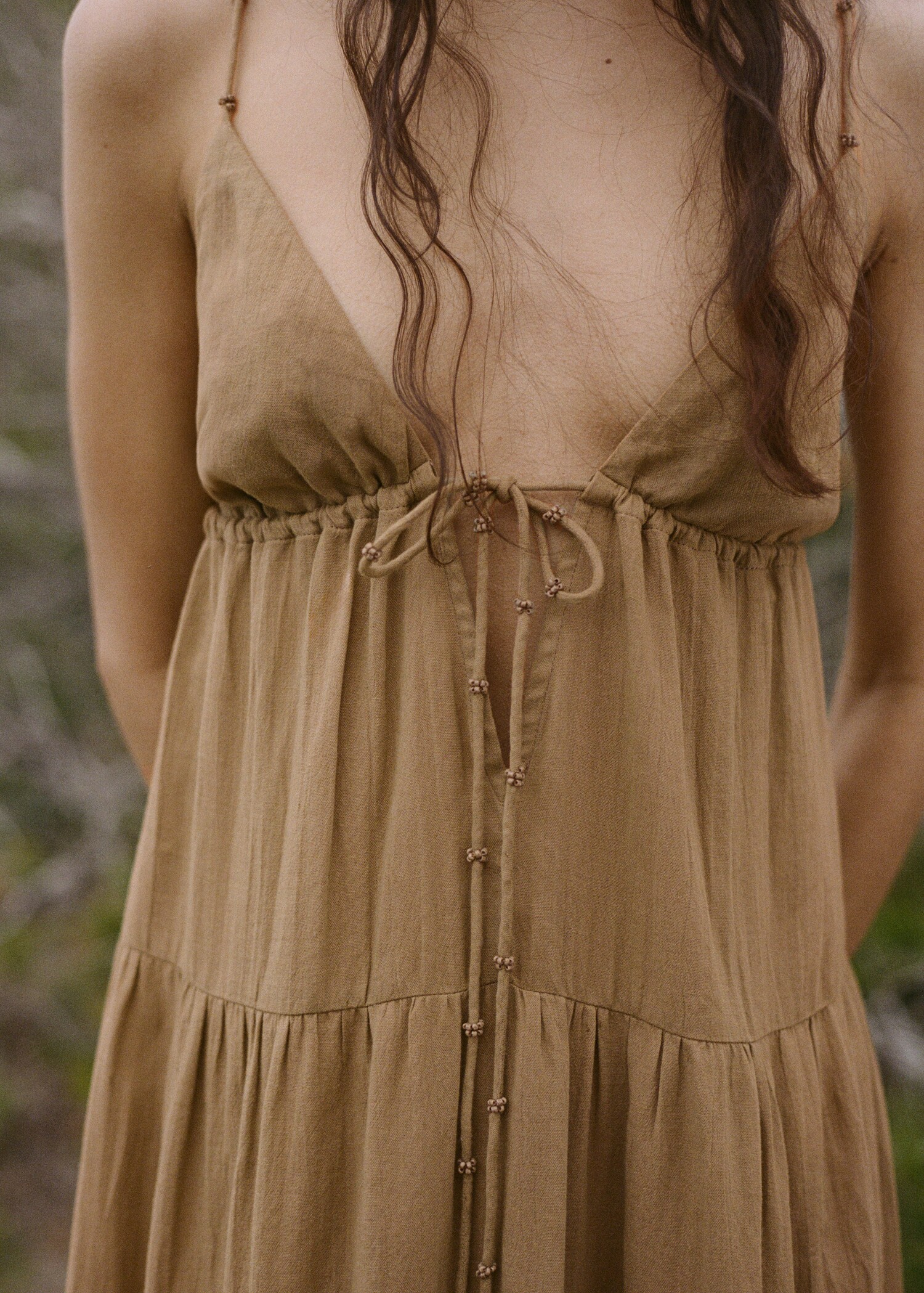 Vestido de algodão com decote em V - Pormenor do artigo 2