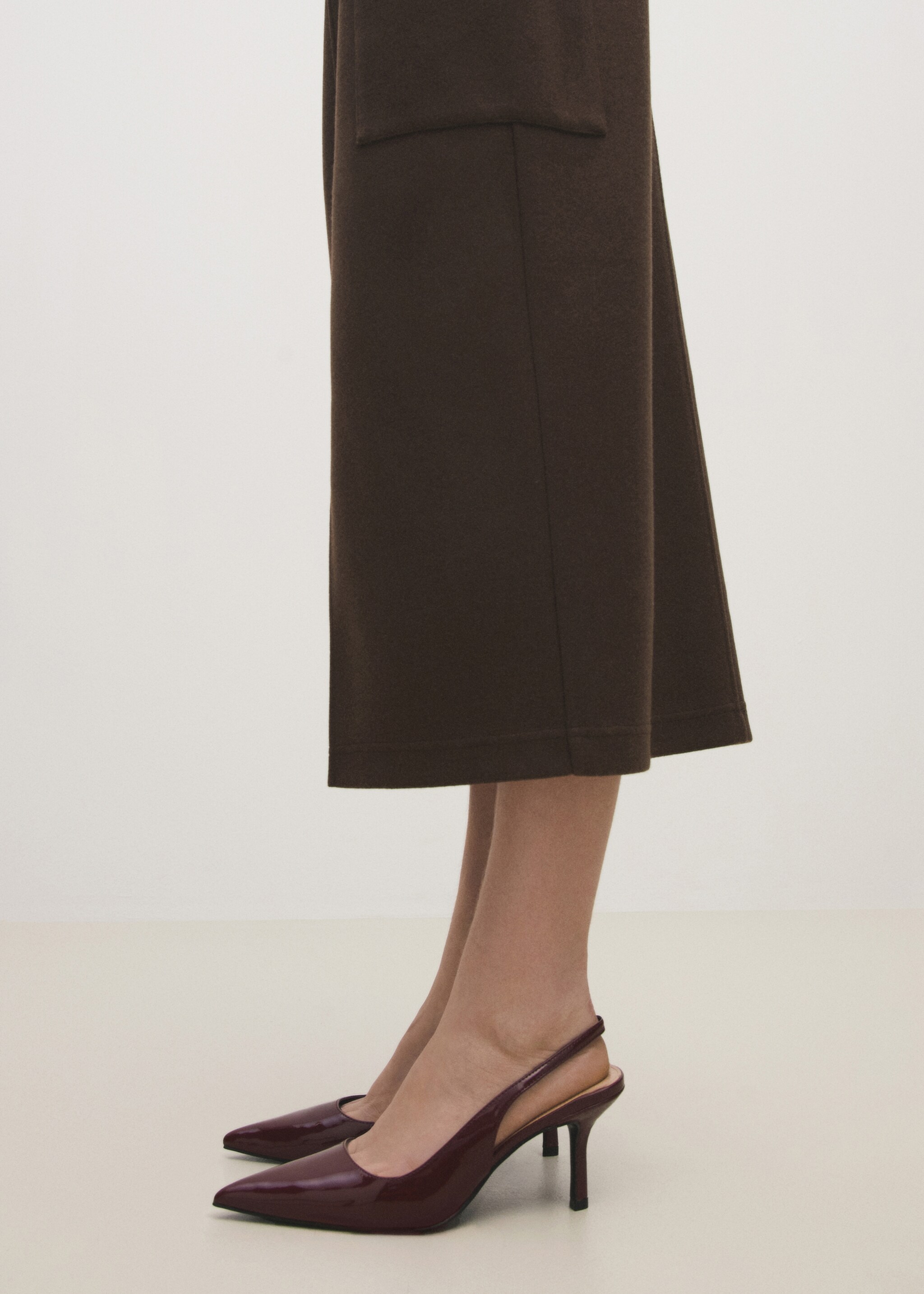 Pointed shoes with patent leather effect - Details of the article 6