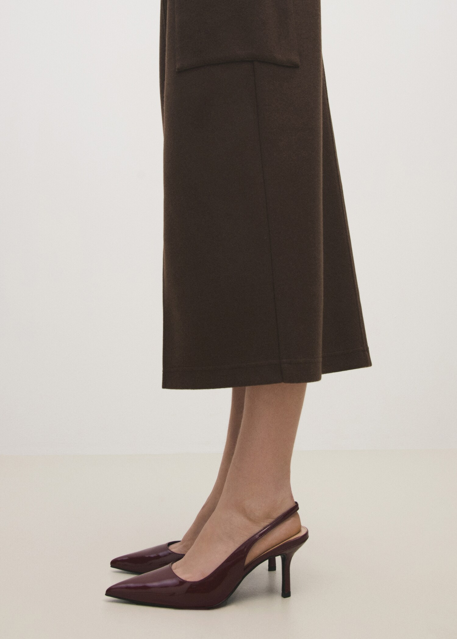 Pointed shoes with patent leather effect - Details of the article 6