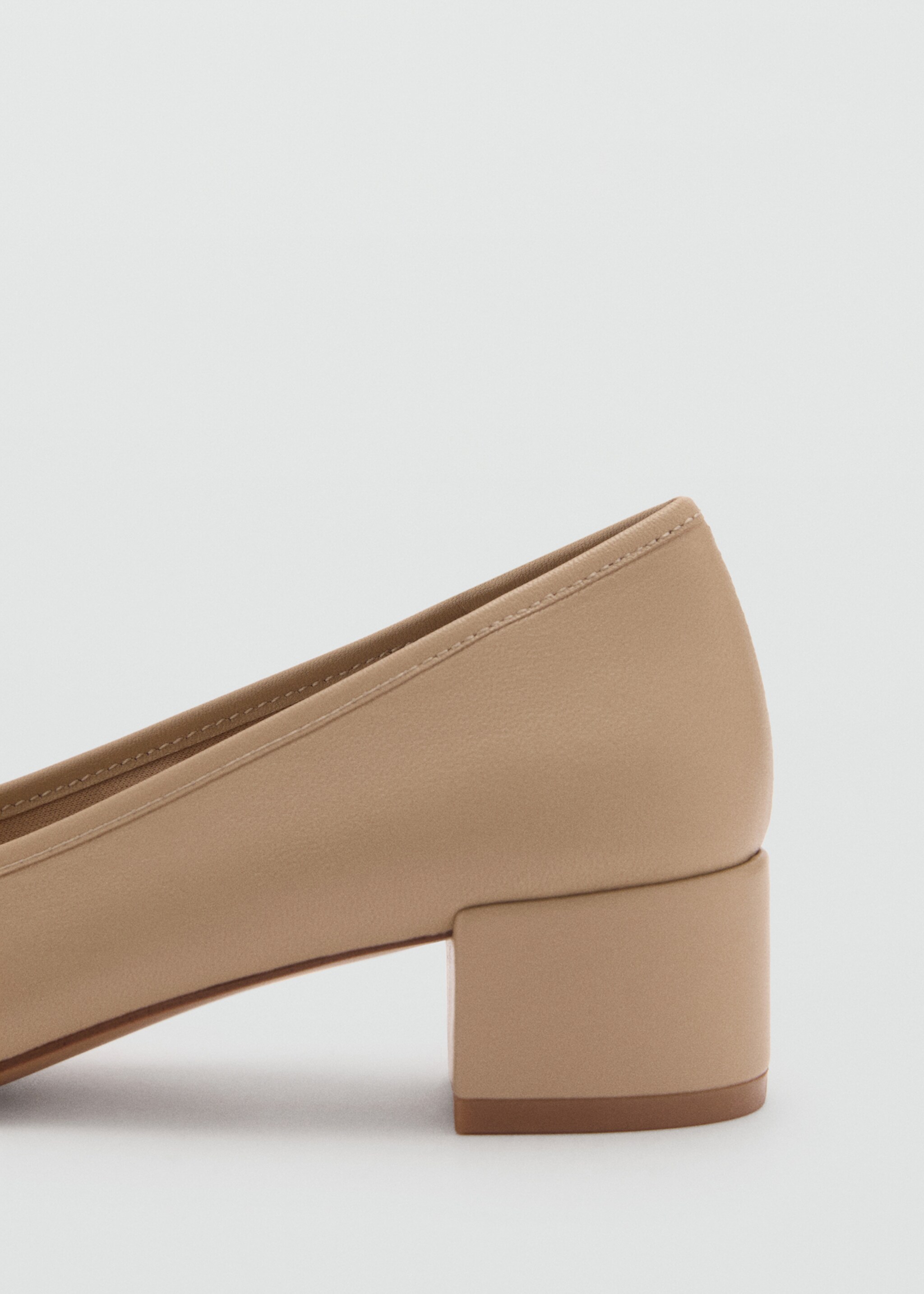 Sepatu flat ballet berhak dengan pita kulit - Rincian barang 1