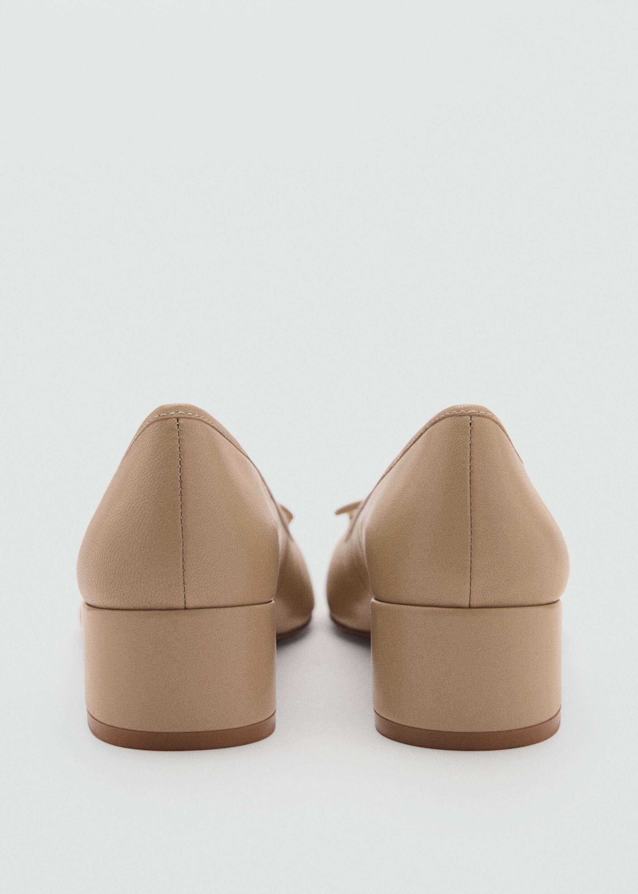 Sepatu flat ballet berhak dengan pita kulit - Rincian barang 2