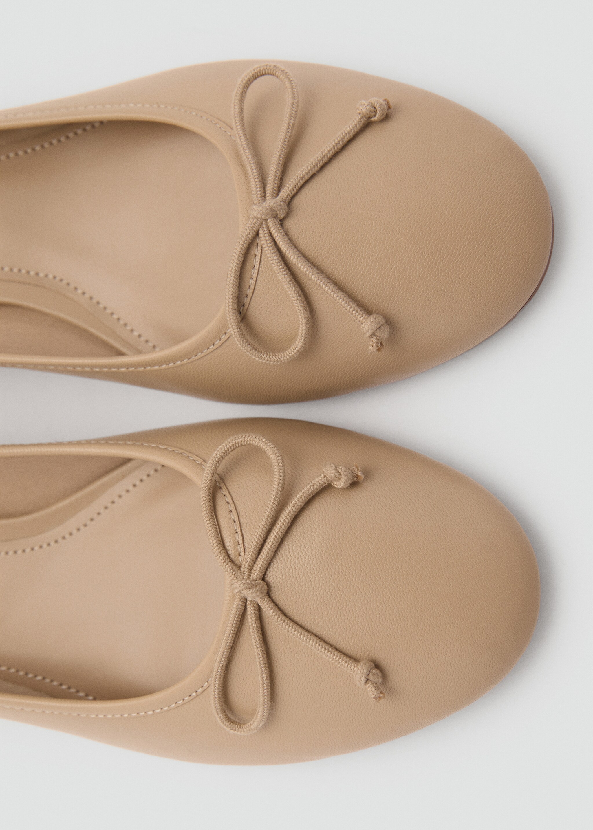 Sepatu flat ballet berhak dengan pita kulit - Rincian barang 3