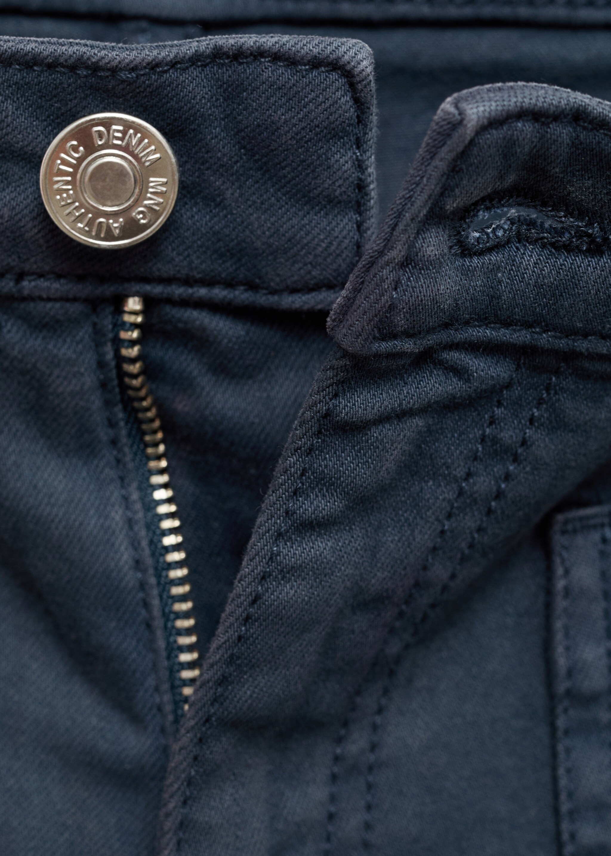 Flared jeans with pocket - Details of the article 0