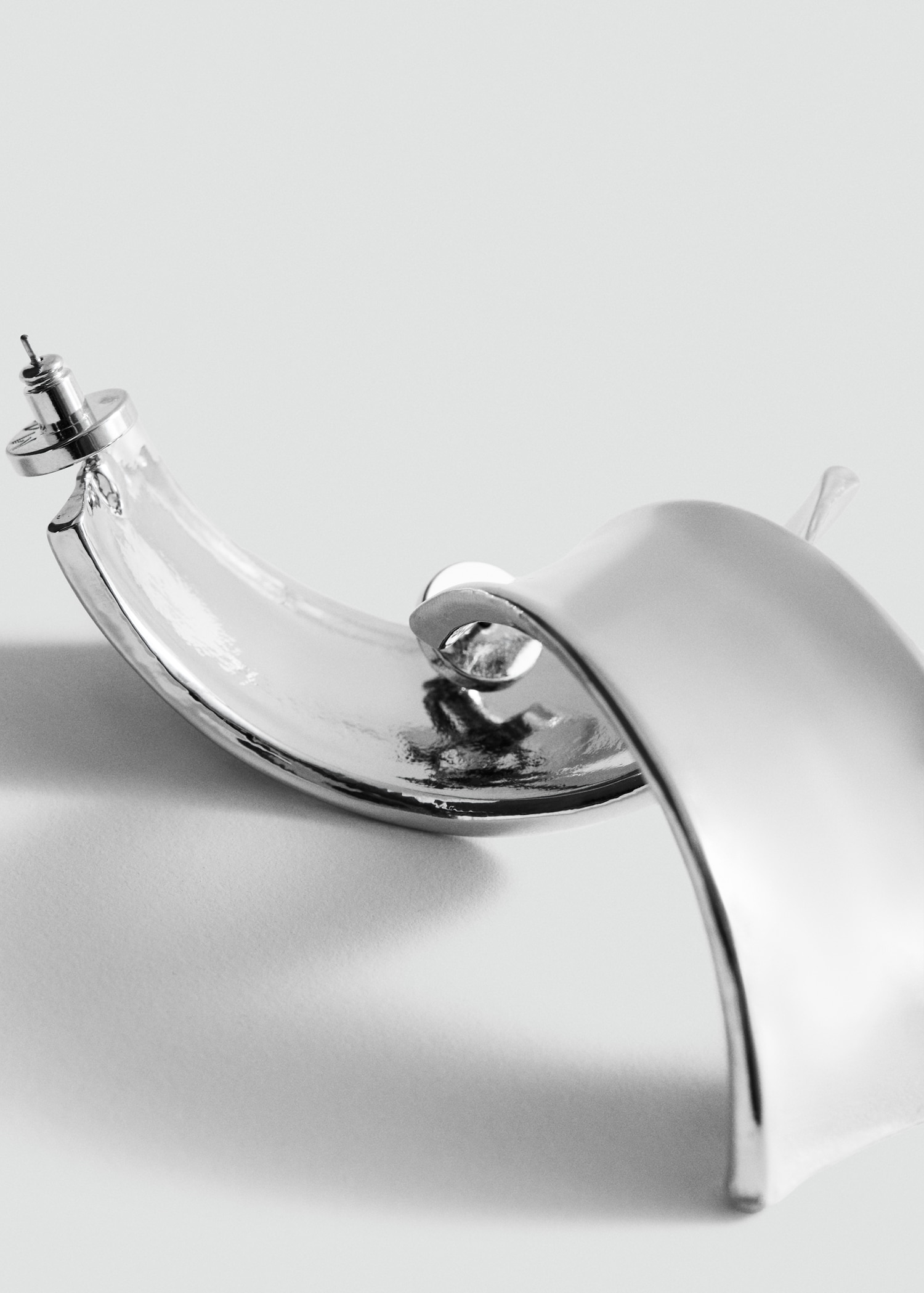 Boucles d'oreilles maxi relief ondulées - Plan moyen