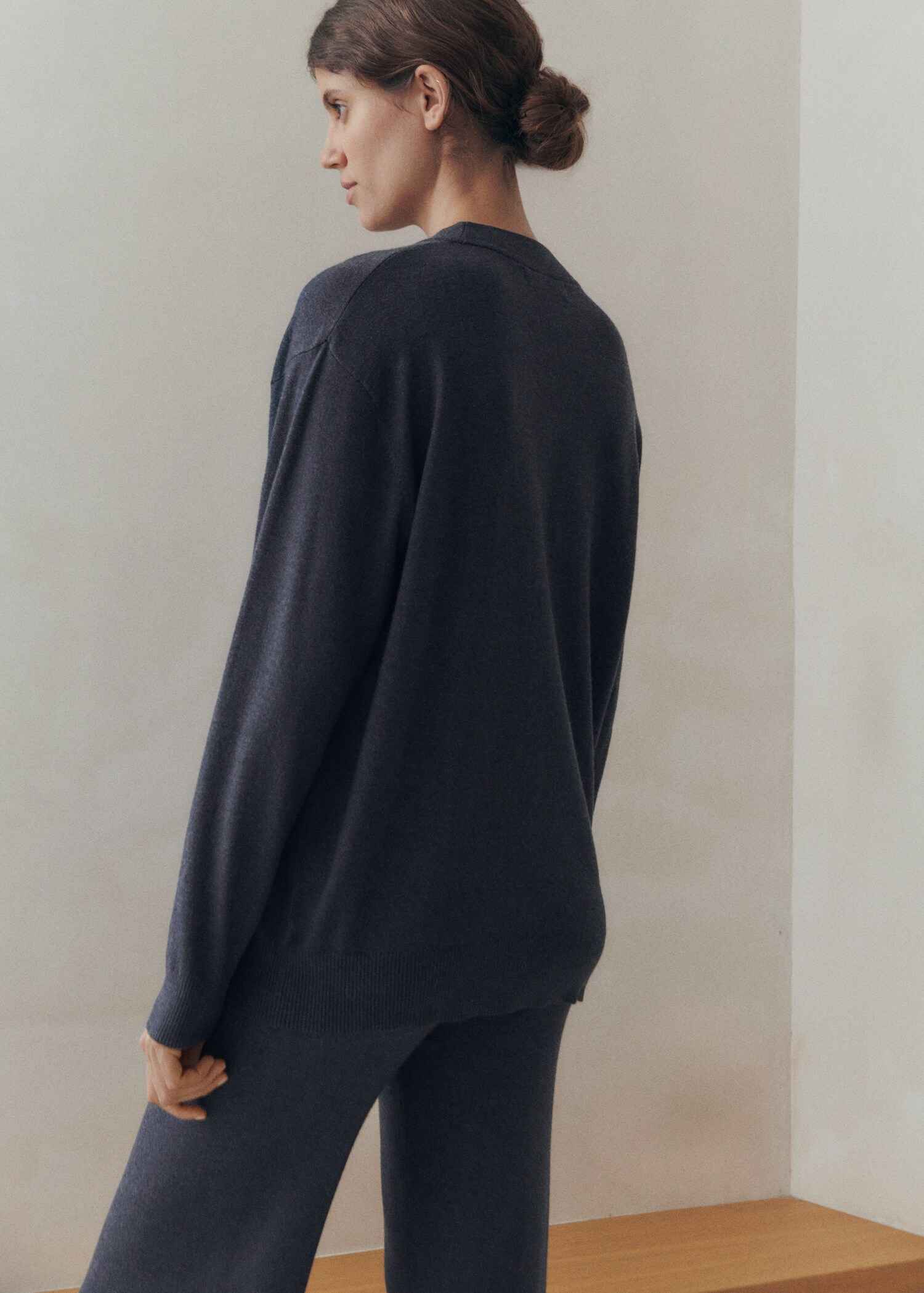 Round-neck knitted sweater - Reverse of the article