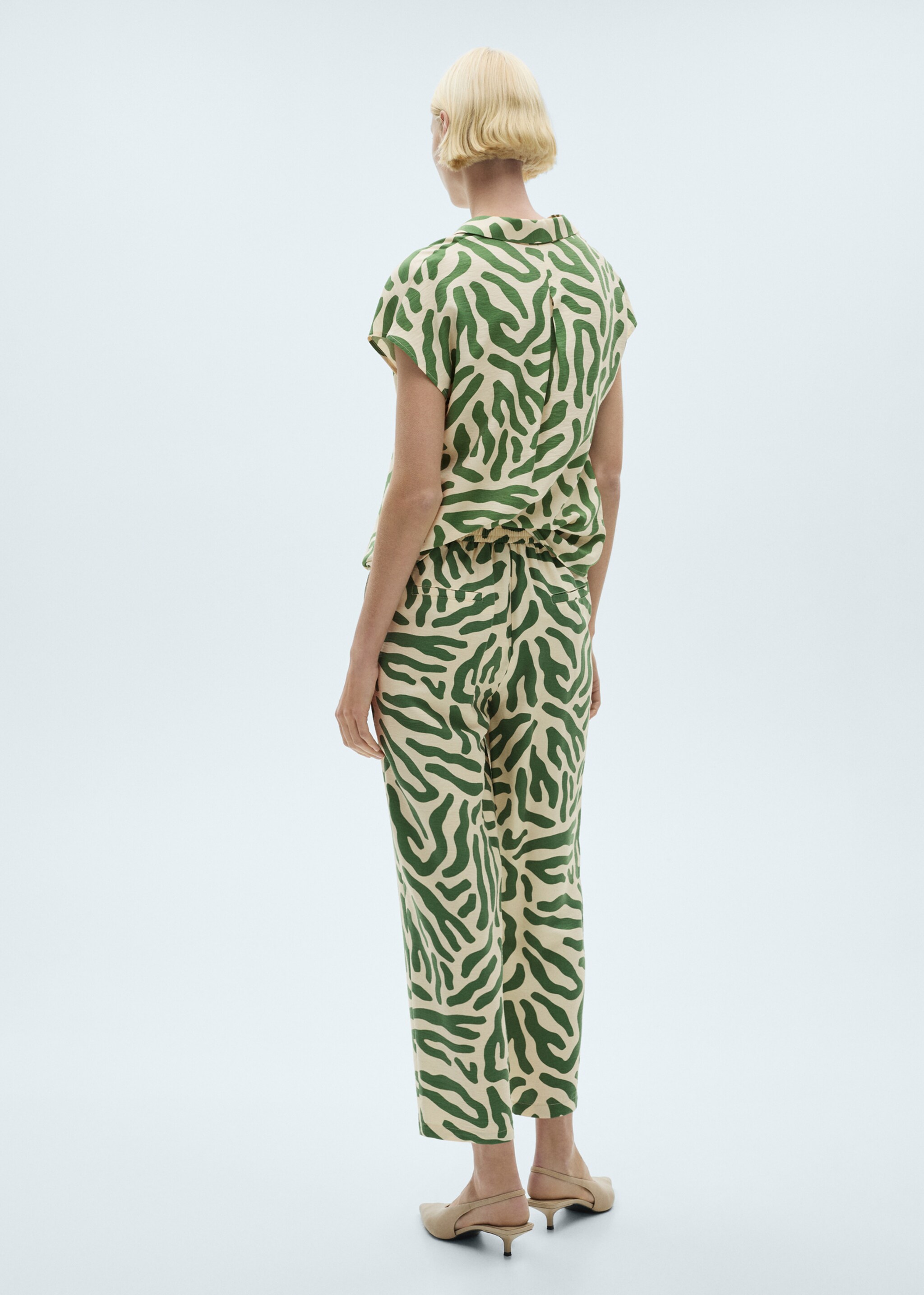 Printed straight trousers - Reverse of the article, Green. Ref: 87060579-00.