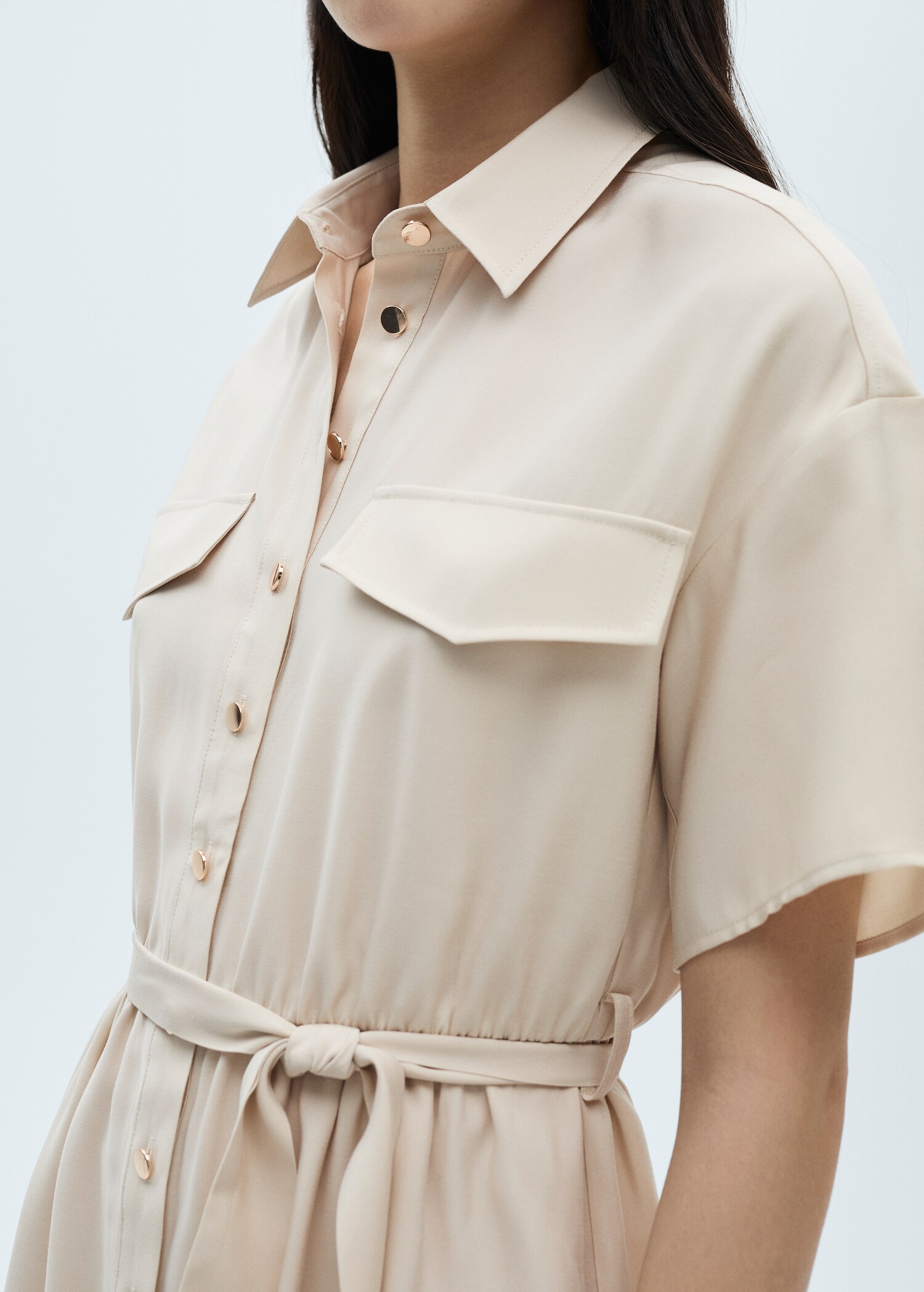 Vestido camisero cinturón - Plano medio