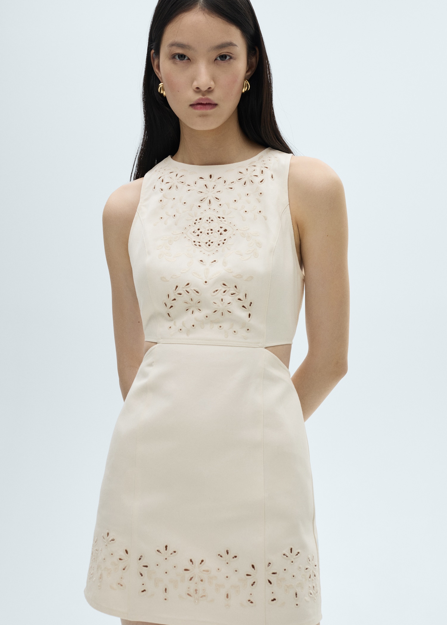 Dress with openwork details and openings - Medium plane