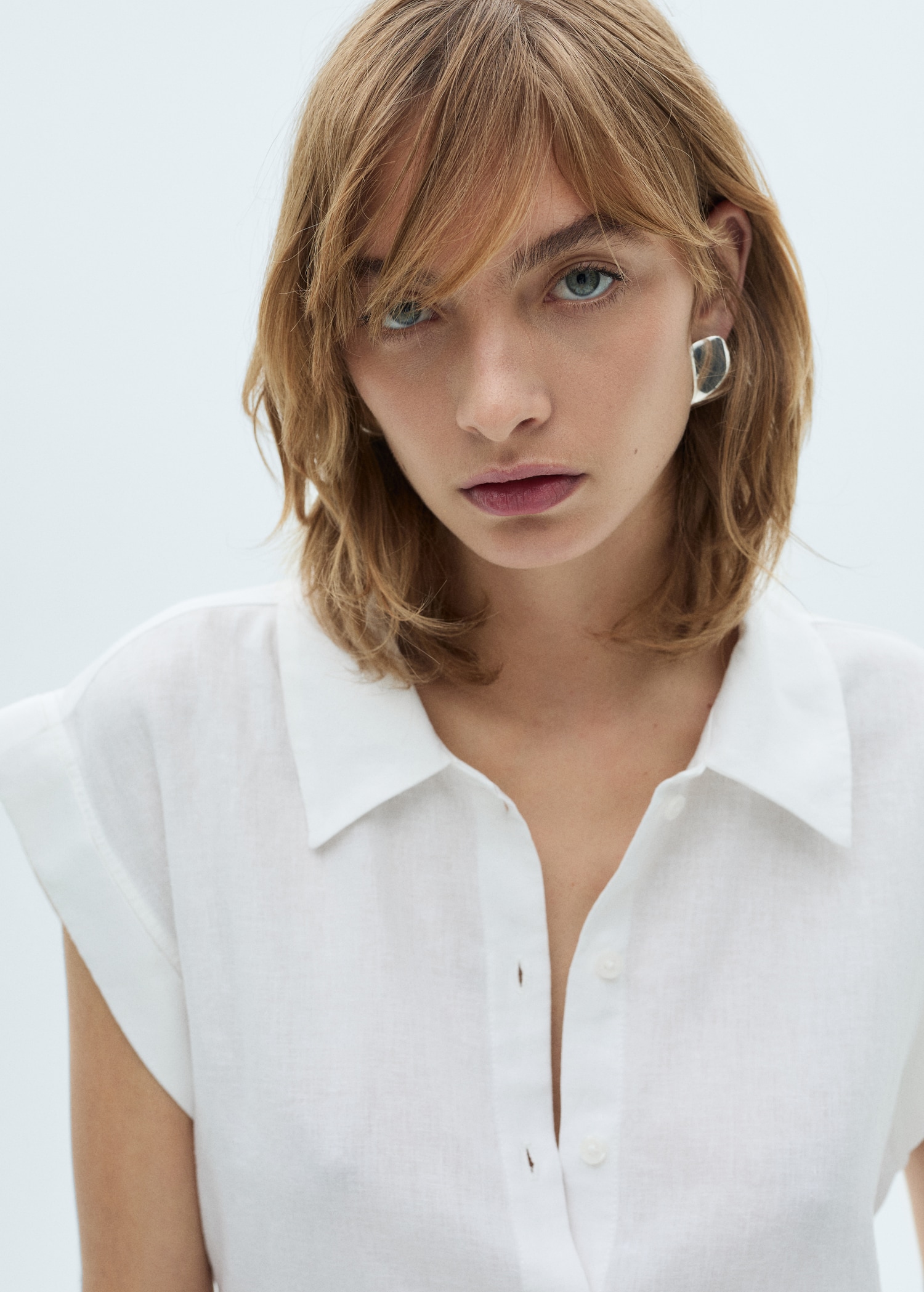 Flowing linen blouse - Details of the article 1