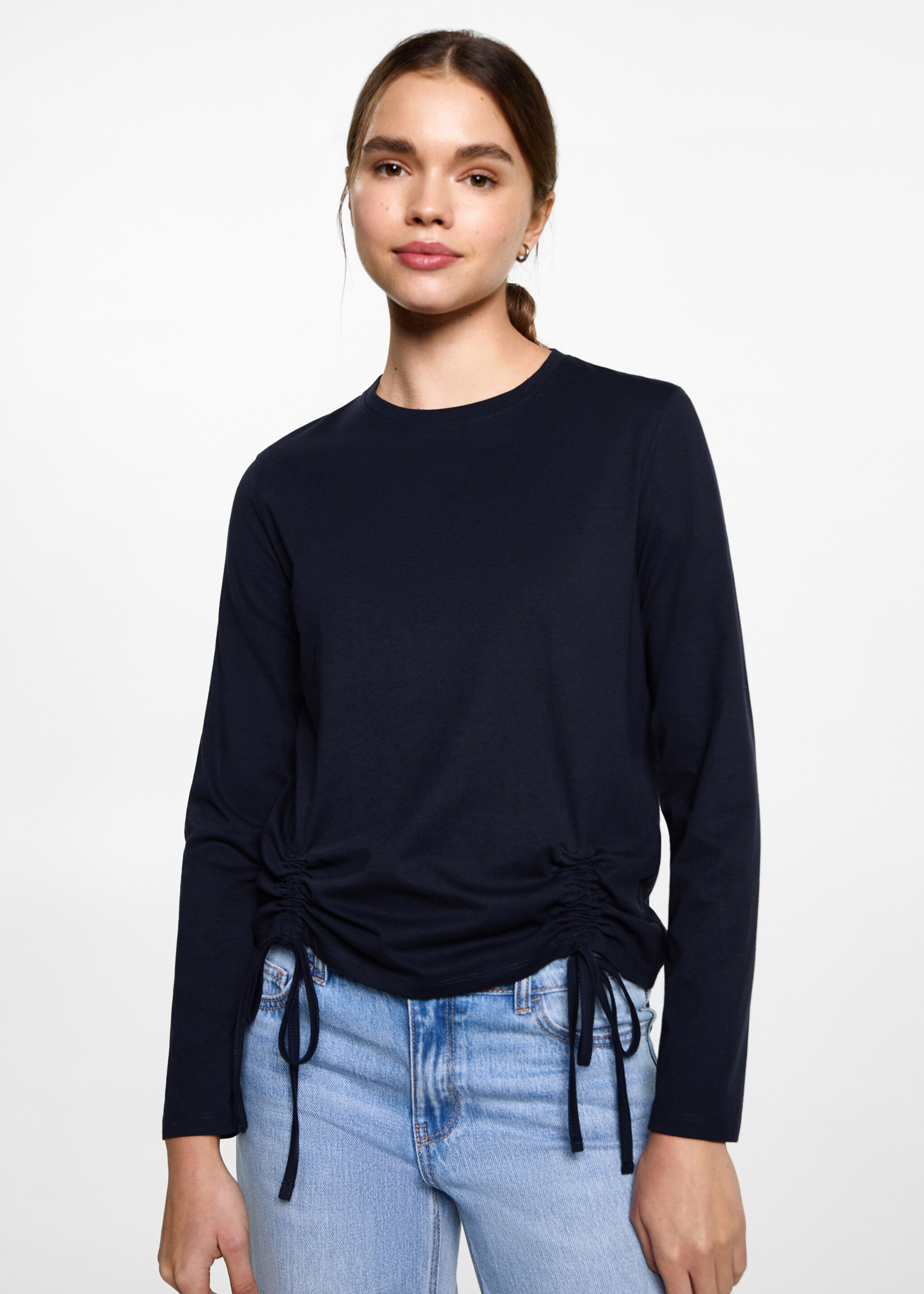 Camiseta frunces decorativos - Plano medio