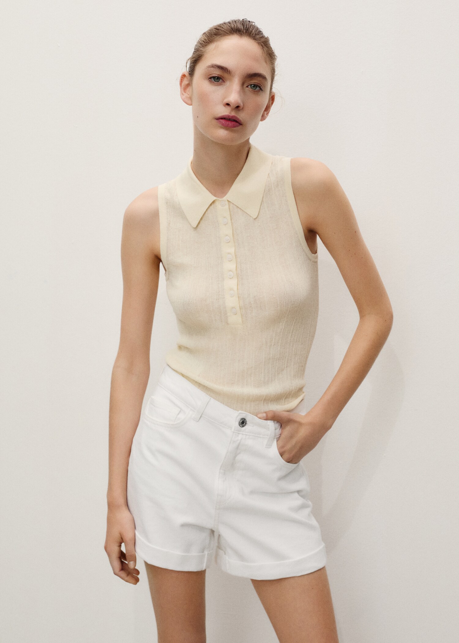 Short en jean taille haute coupe mom - Plan moyen