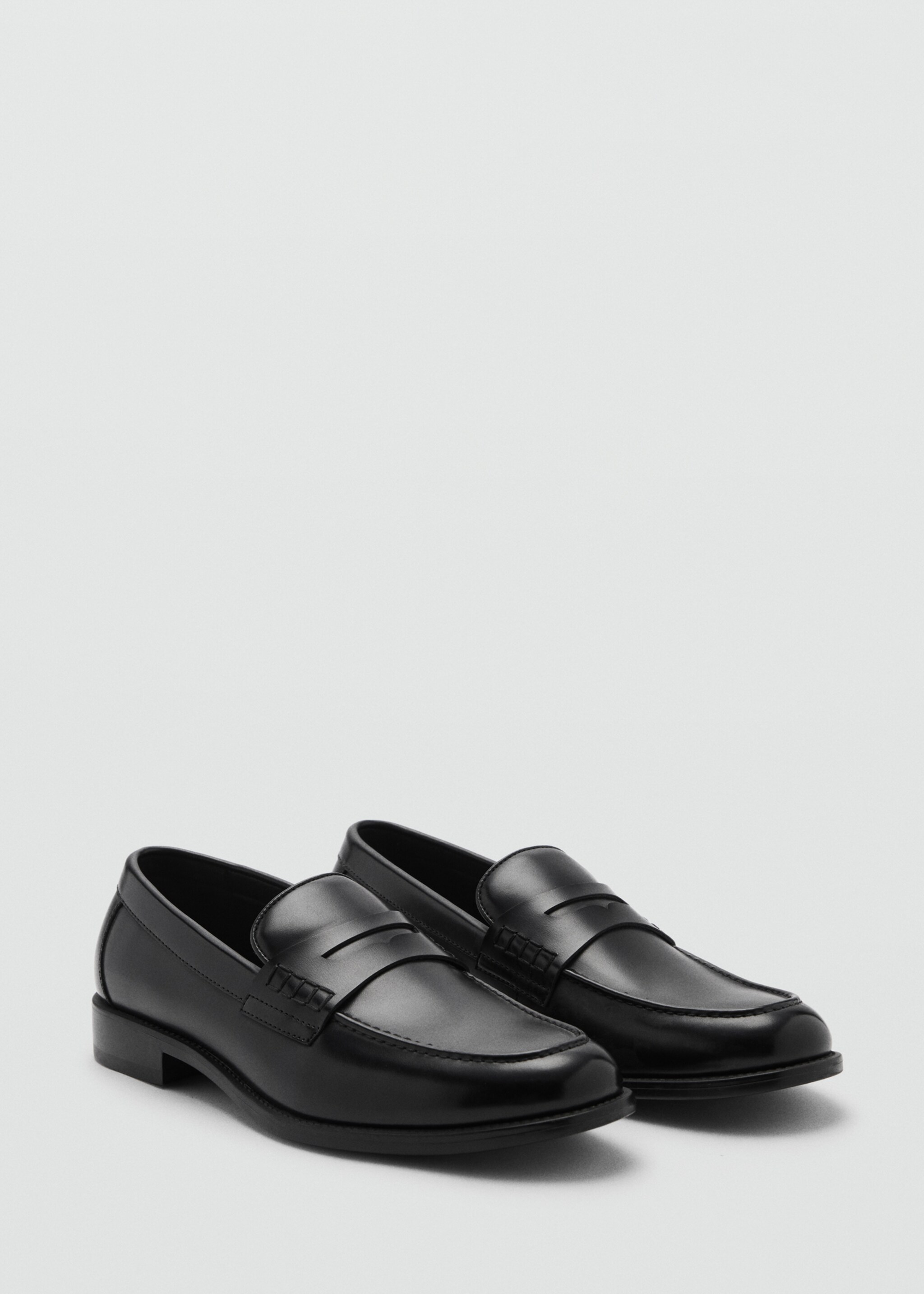 Mocassins découpe effet cuir nappa - Plan moyen